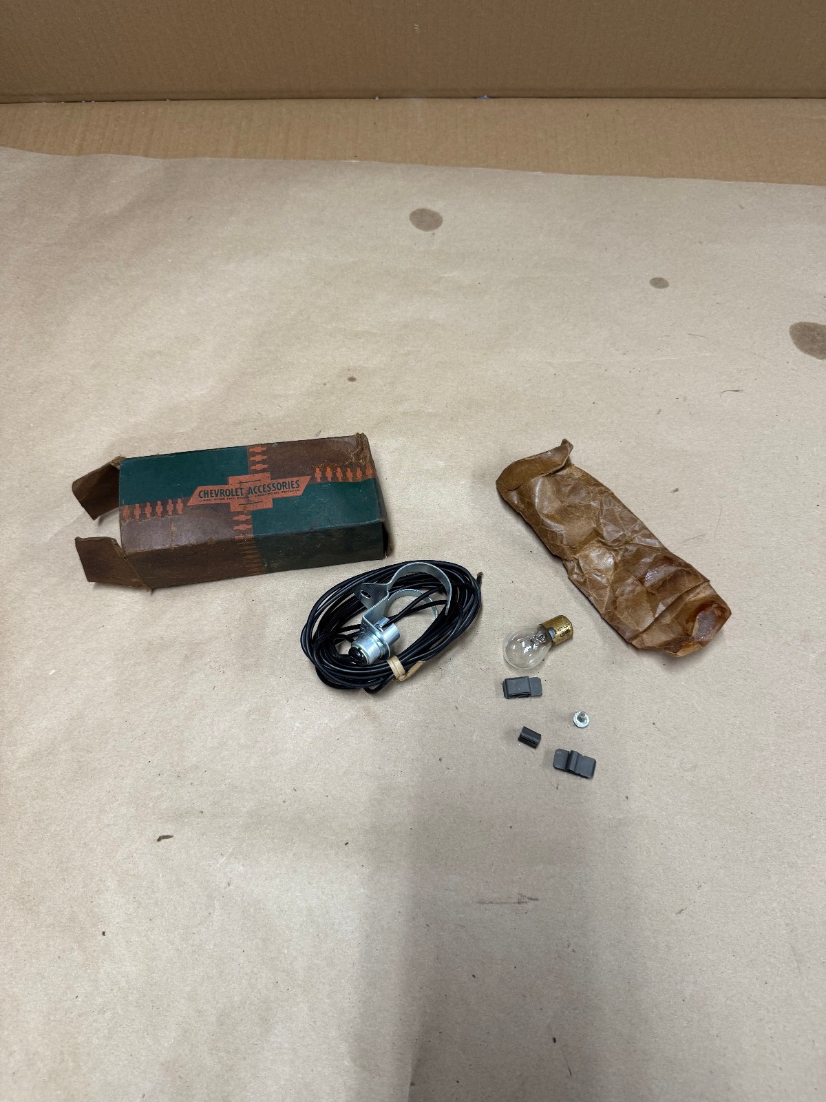 NOS  IN BOX 1961 1962 CHEVROLET IMPALA LUGGAGE LAMP ACCESSORY 985246 WOW Trunk
