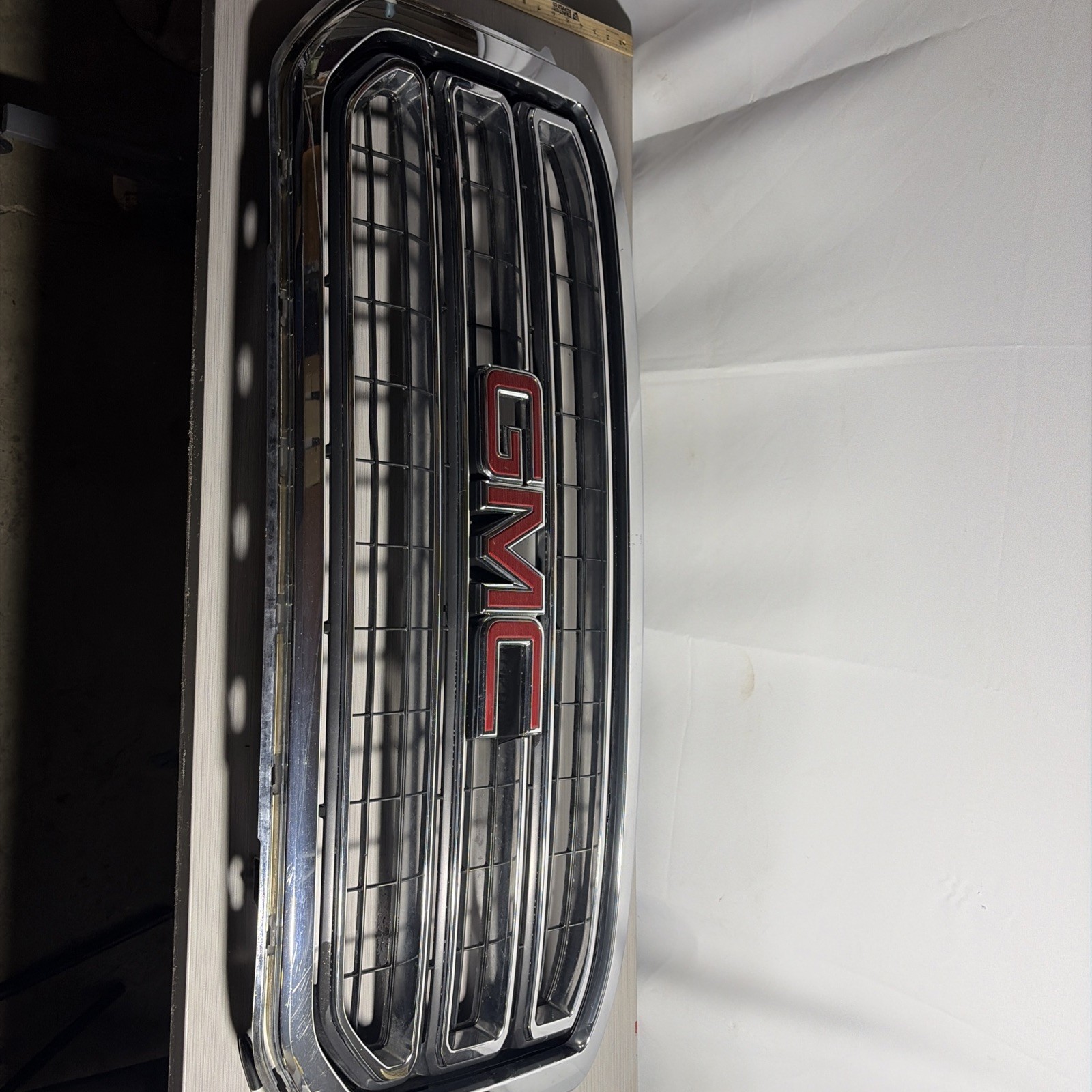 OEM Genuine 2015-2020 GMC Yukon Front Upper Grille Assembly Black w/ Chrome OEM Genuine 2015-2020 GMC Yukon Front Upper Grille Assembly Black w/ Chrome