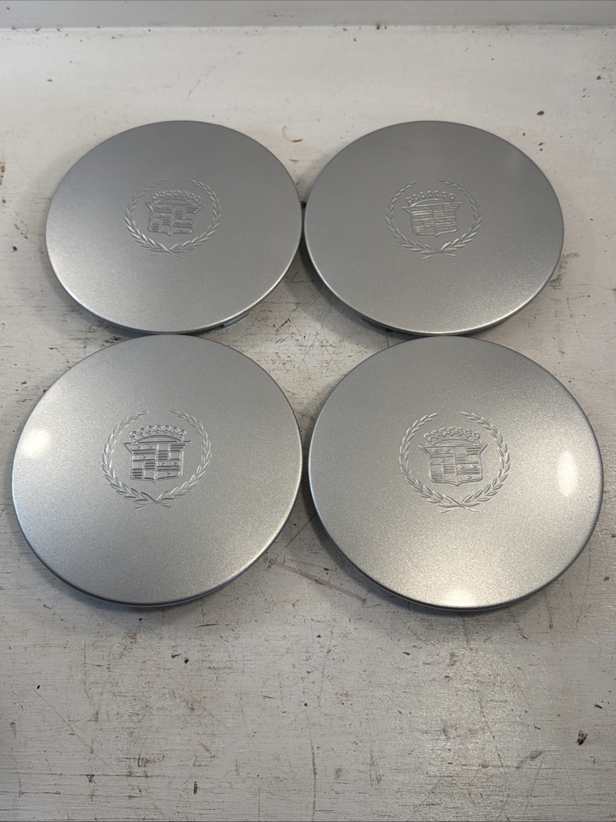 4-NOS OEM GM 9593259 Cadillac Center Cap 2000-05 DeVille DHS DTS 1995-04 Seville 4-NOS OEM GM 9593259 Cadillac Center Cap 2000-05 DeVille DHS DTS 1995-04 Seville