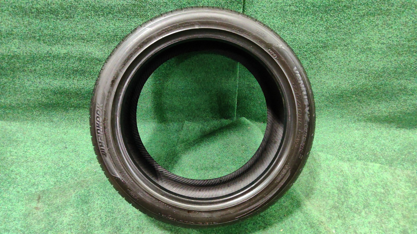 Pre-owned Tire 18\' 245/40 Hankook Ventus V2 Concept 2 75% In A Good Condition Pre-owned Tire 18\' 245/40 Hankook Ventus V2 Concept 2 75% In A Good Condition