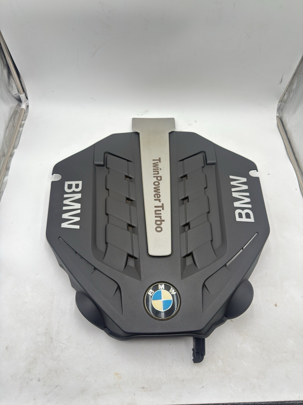 08-19 BMW N63 4.4L 550i 650i 750i X5 X6 Engine Motor Cover Panel 13717577456 OEM