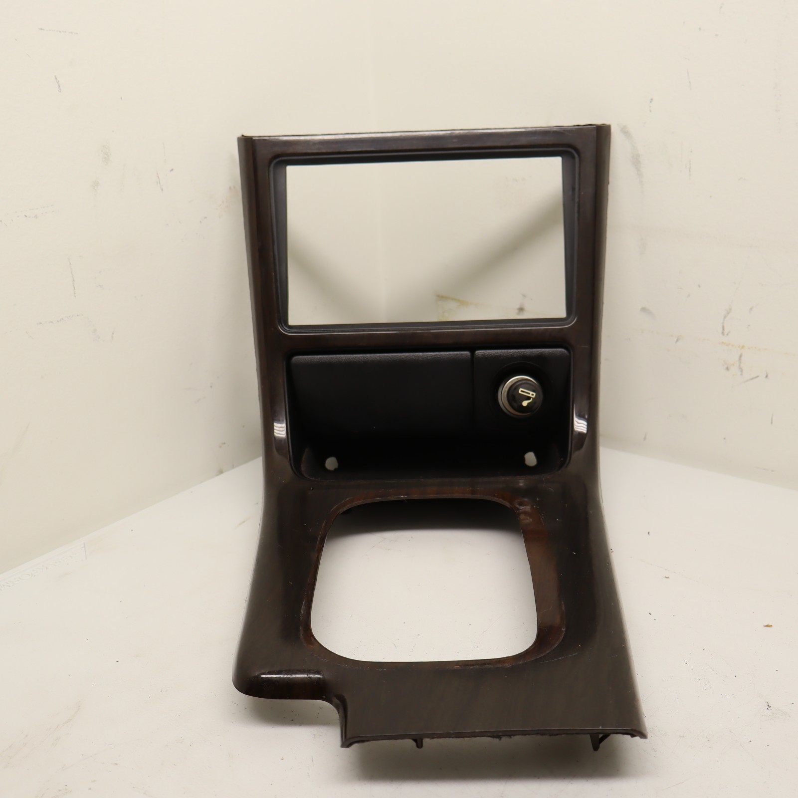 1993-1995 ACURA LEGEND CENTER CONSOLE SHIFTER TRIM ASH TRAY 77297-SP0A-000 1993-1995 ACURA LEGEND CENTER CONSOLE SHIFTER TRIM ASH TRAY 77297-SP0A-000