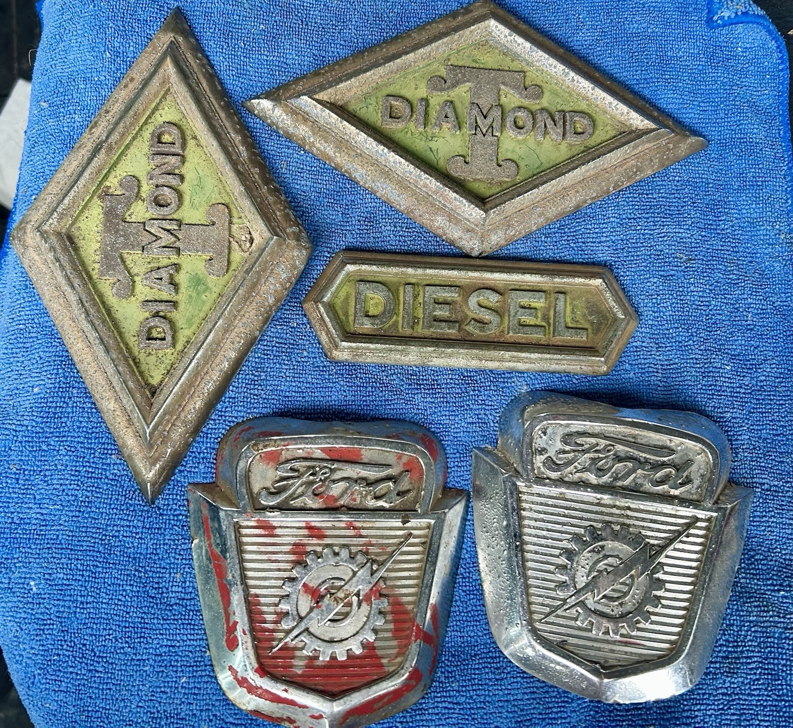 VTG Diamond T & Ford Hood Emblems