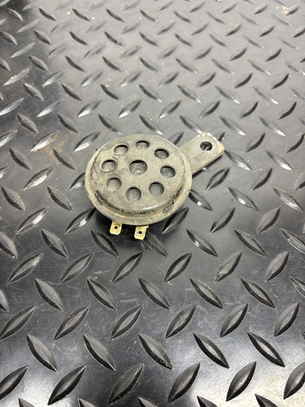 1991 - 1996 Honda XR250L OEM Horn Signal Beeper w Mount Bracket 38110-KF0-651 1991 - 1996 Honda XR250L OEM Horn Signal Beeper w Mount Bracket 38110-KF0-651
