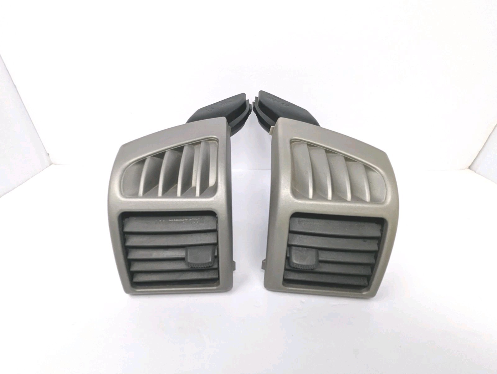 2004-2012 Chevy Colorado Canyon Air Vent Set Left Right Driver Passenger OEM