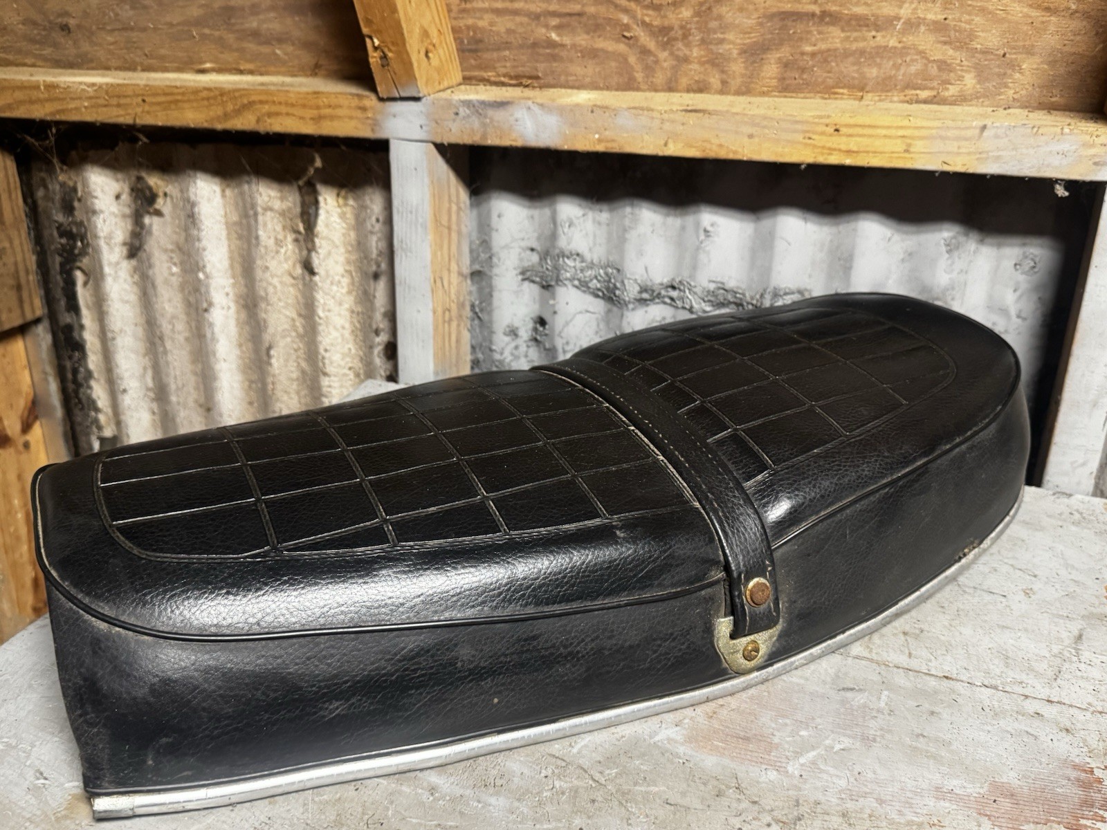1972-1976 Honda CB750K FRONT DRIVERS SEAT OEM 1972-1976 Honda CB750K FRONT DRIVERS SEAT OEM