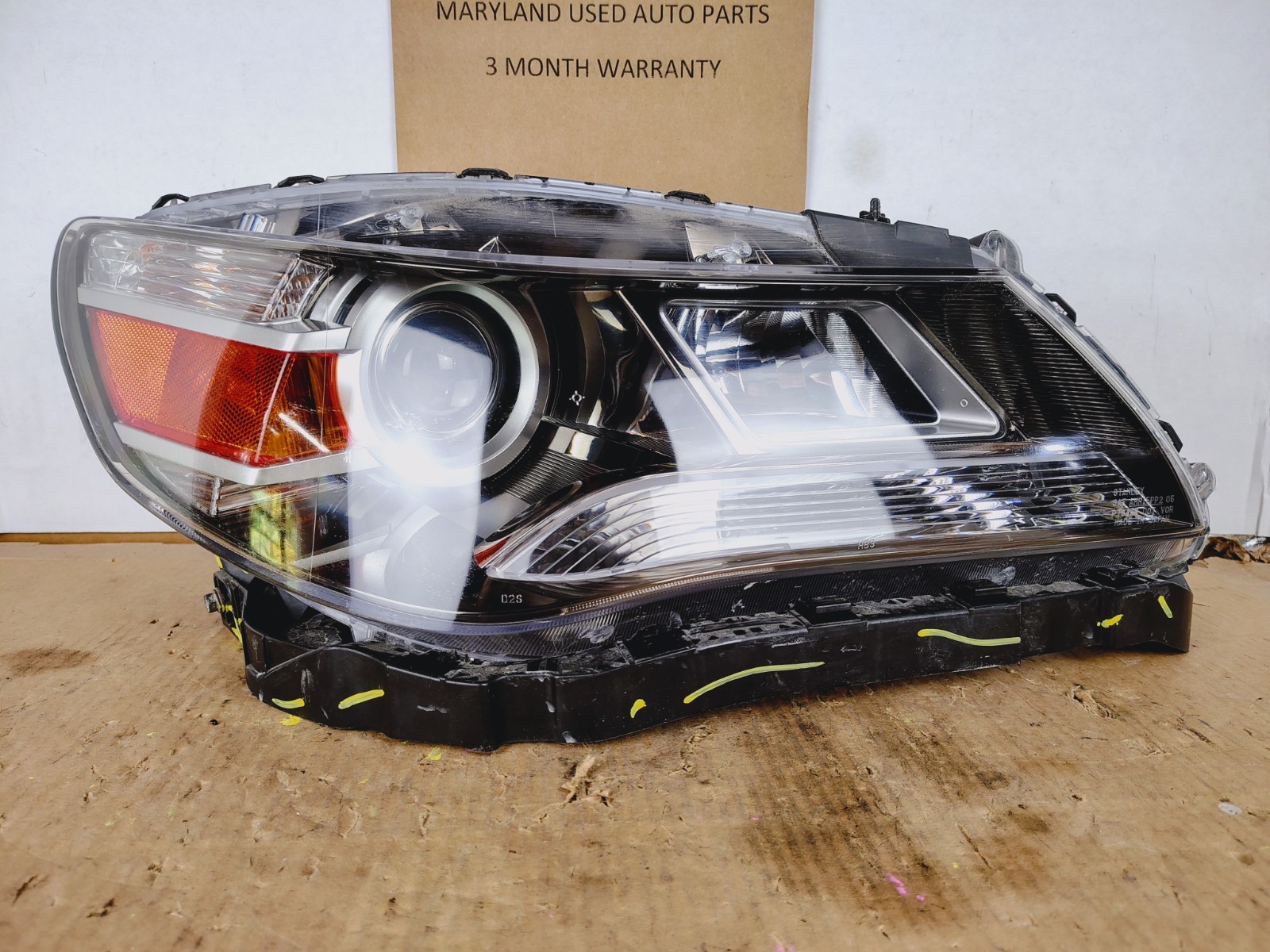 2009 2010 2011 2012 ACURA RL PASSENGER XENON HID HEADLIGHT ALL MOUNT POINTS 2009 2010 2011 2012 ACURA RL PASSENGER XENON HID HEADLIGHT ALL MOUNT POINTS