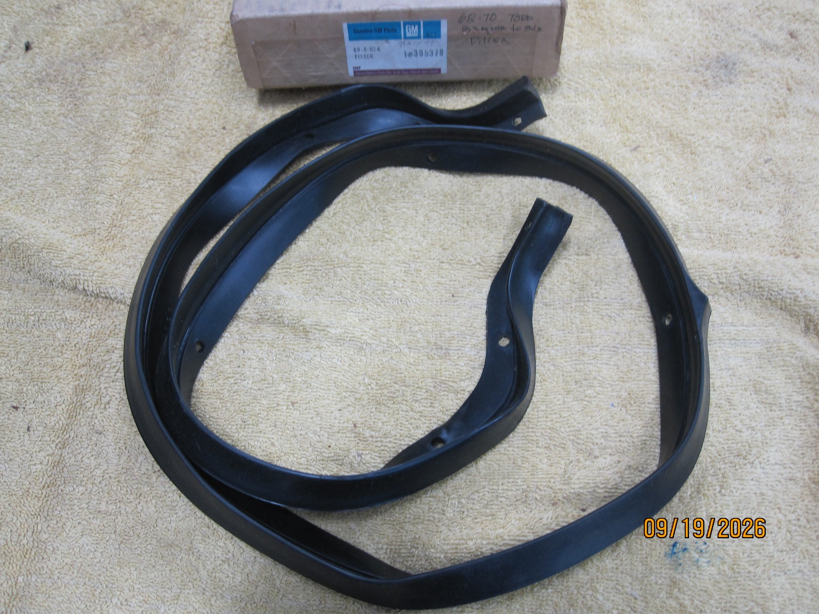 NOS 1968 1969 1970 Oldsmobile Toronado Bumper Filler Shield GM 399378 NOS 1968 1969 1970 Oldsmobile Toronado Bumper Filler Shield GM 399378