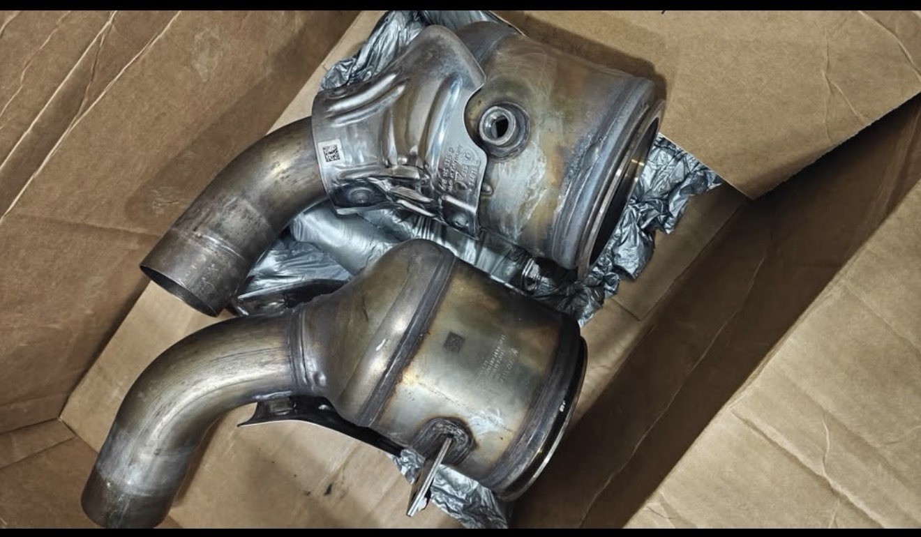2021 Porsche 911 992 TurboGenuine/ OEM CatalyticConvertor and rear muffler Set 2021 Porsche 911 992 TurboGenuine/ OEM CatalyticConvertor and rear muffler Set