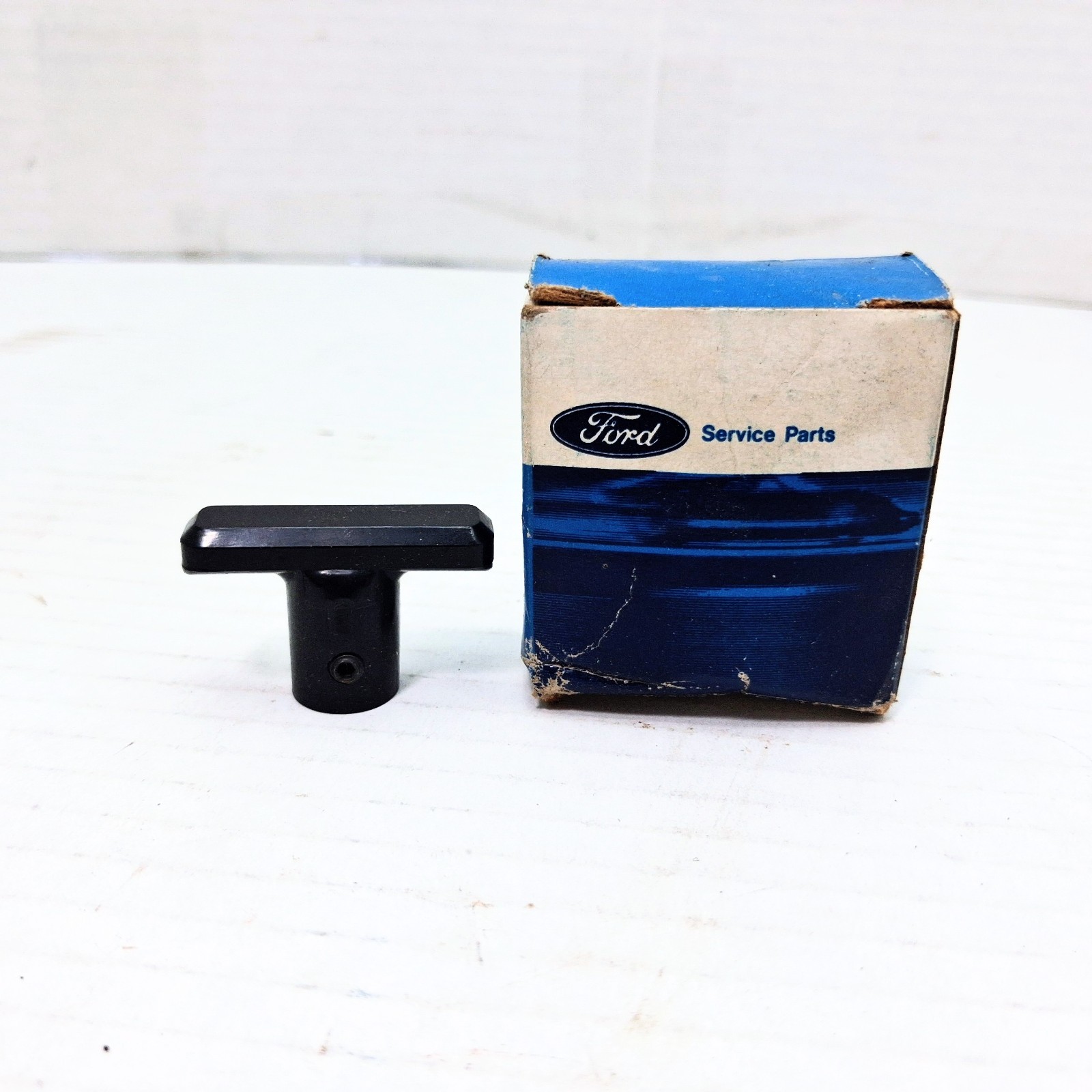 NOS 1970-71 FORD GALAXIE 500 KNOB ASSEMBLY GENUINE OEM PLASTIC PULL KNOB