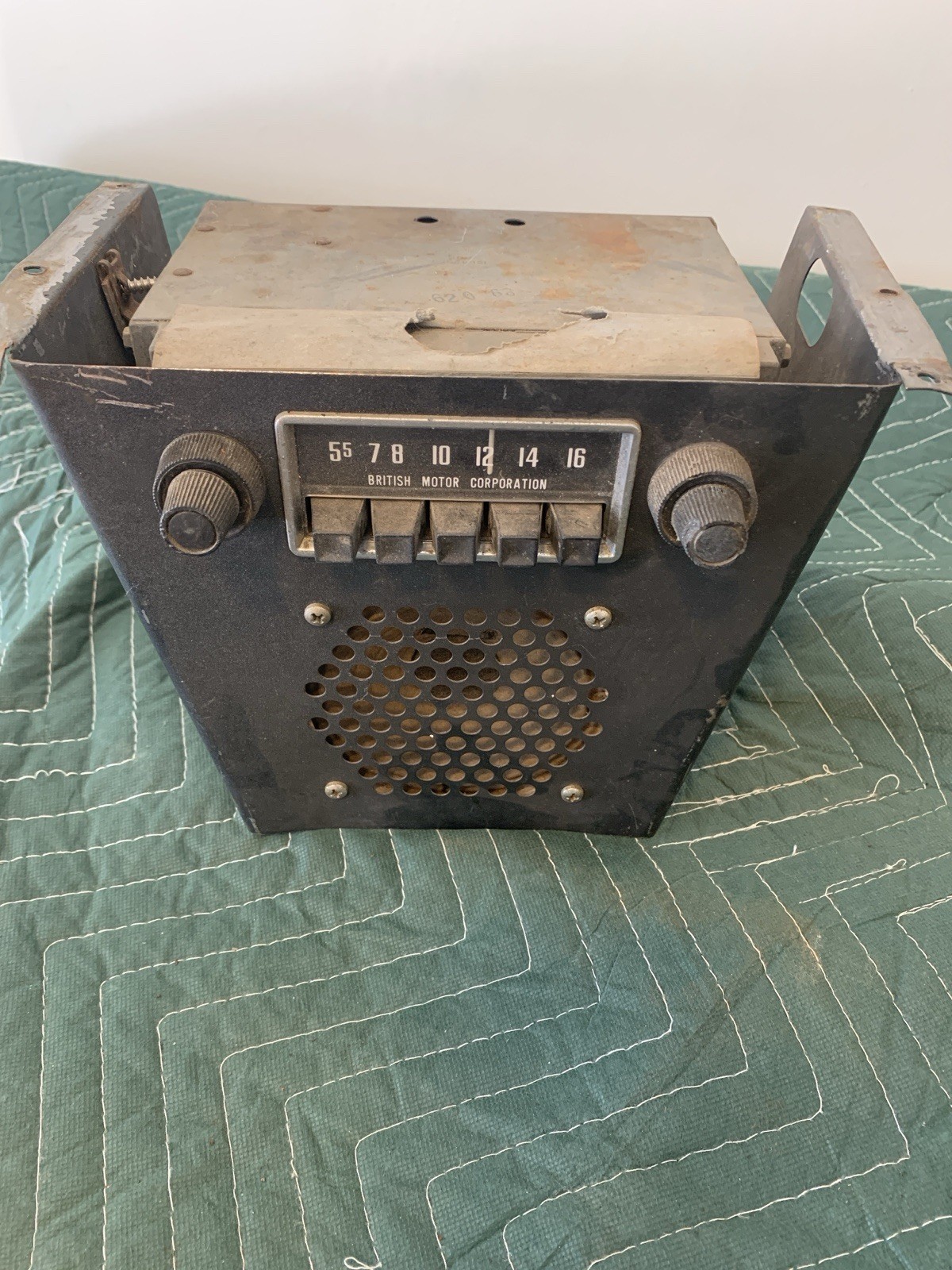 ORIGINAL PERIOD AUSTIN HEALEY SPRITE MG MIDGET STEEL RADIO CONSOLE BMC ORIGINAL PERIOD AUSTIN HEALEY SPRITE MG MIDGET STEEL RADIO CONSOLE BMC