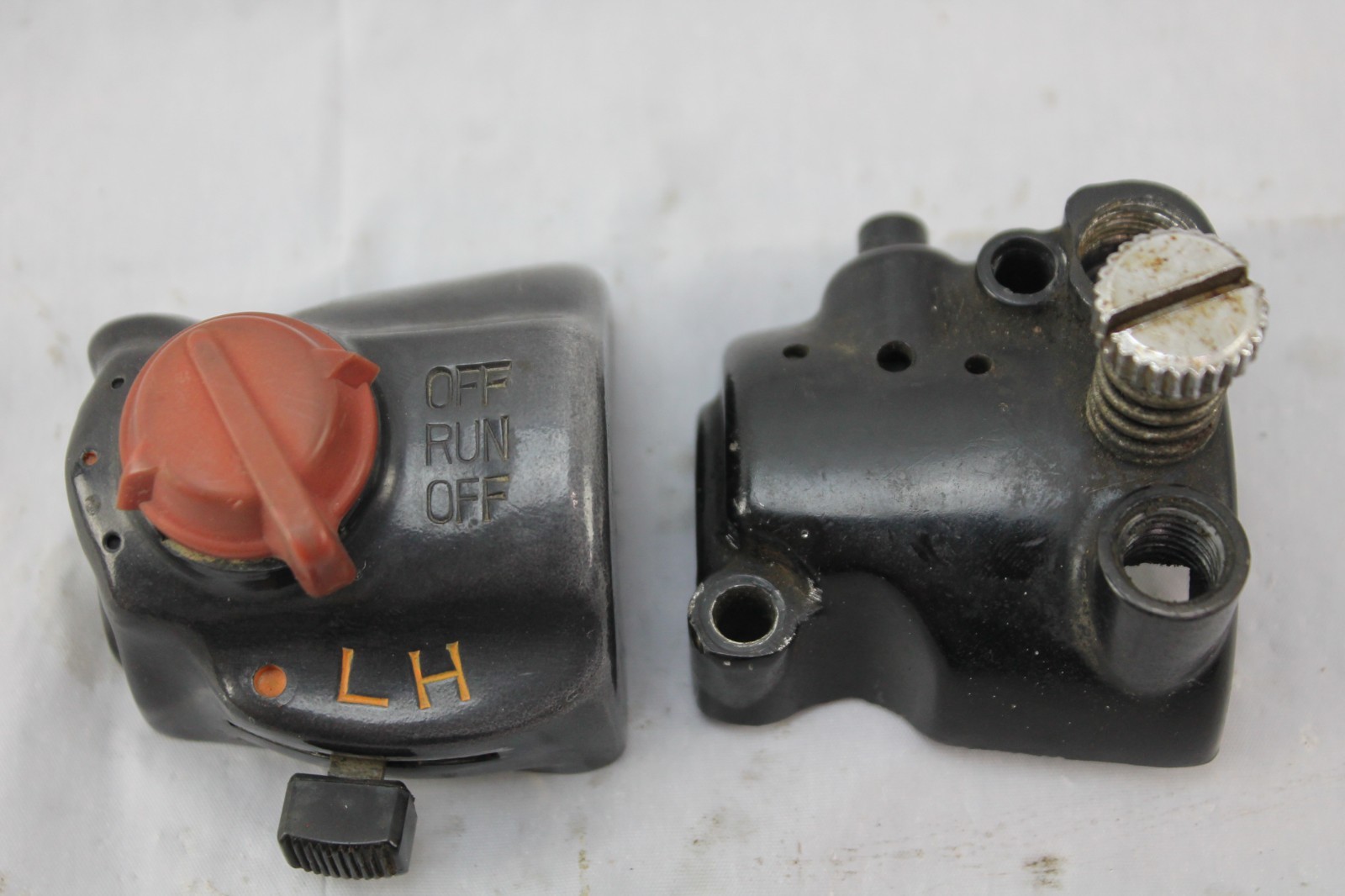 1972 HONDA CB350F RIGHT HAND HANDLEBAR SWITCH PARTS ONLY 1972 HONDA CB350F RIGHT HAND HANDLEBAR SWITCH PARTS ONLY