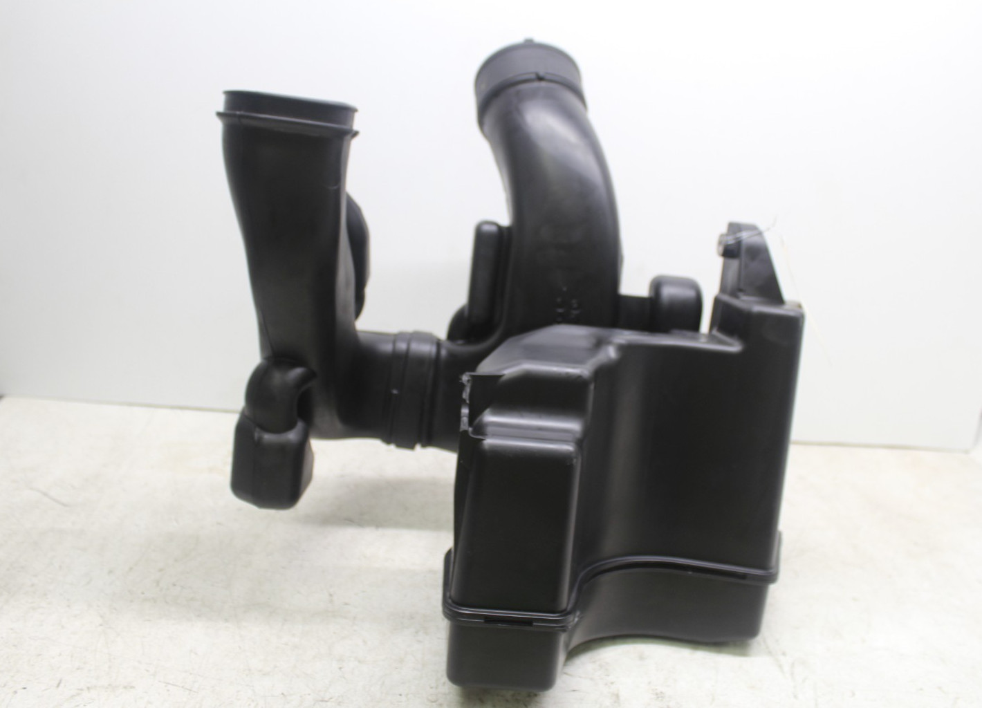 2015-2020 Acura TLX ASPEC oem 2.4L lower air intake box assembly 1 BROKEN TAB