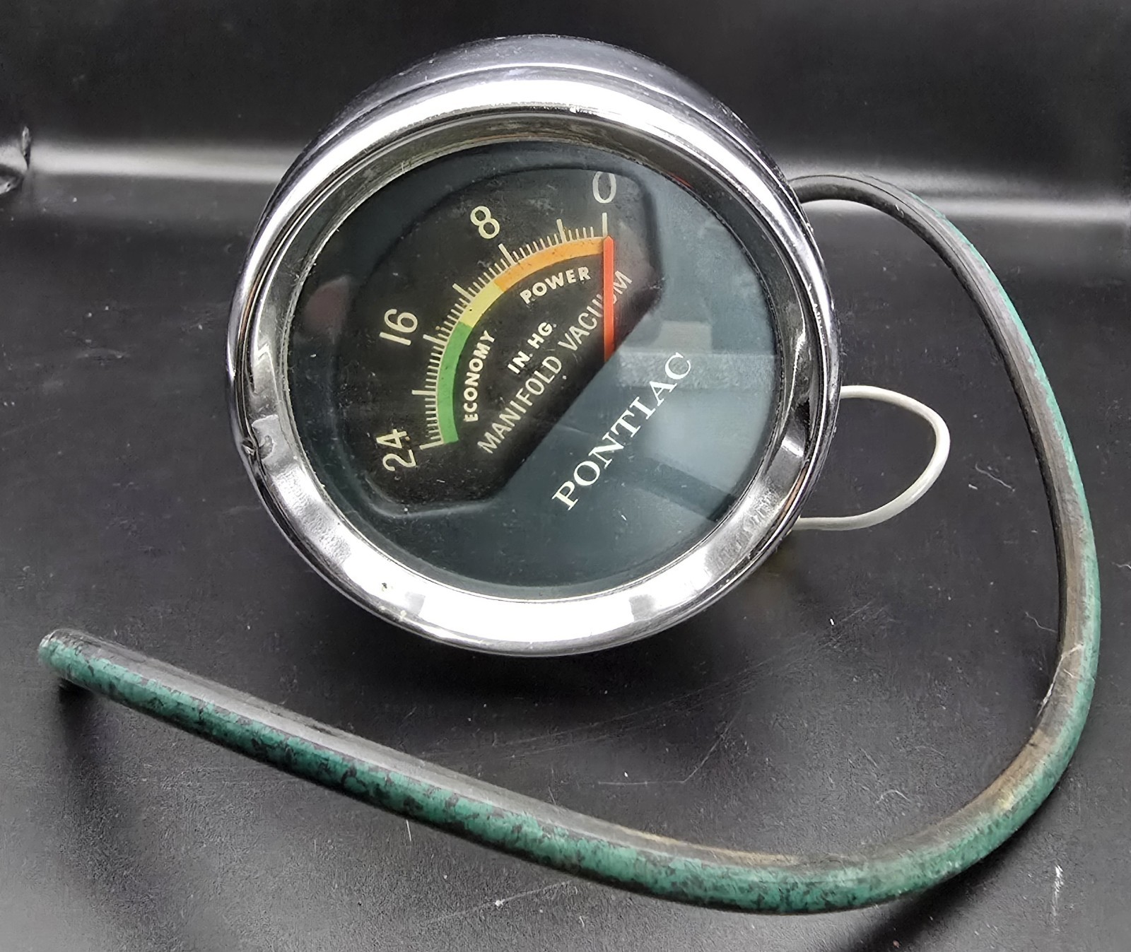 A vintage Pontiac manifold vacuum gauge from 1963–1967 A vintage Pontiac manifold vacuum gauge from 1963–1967