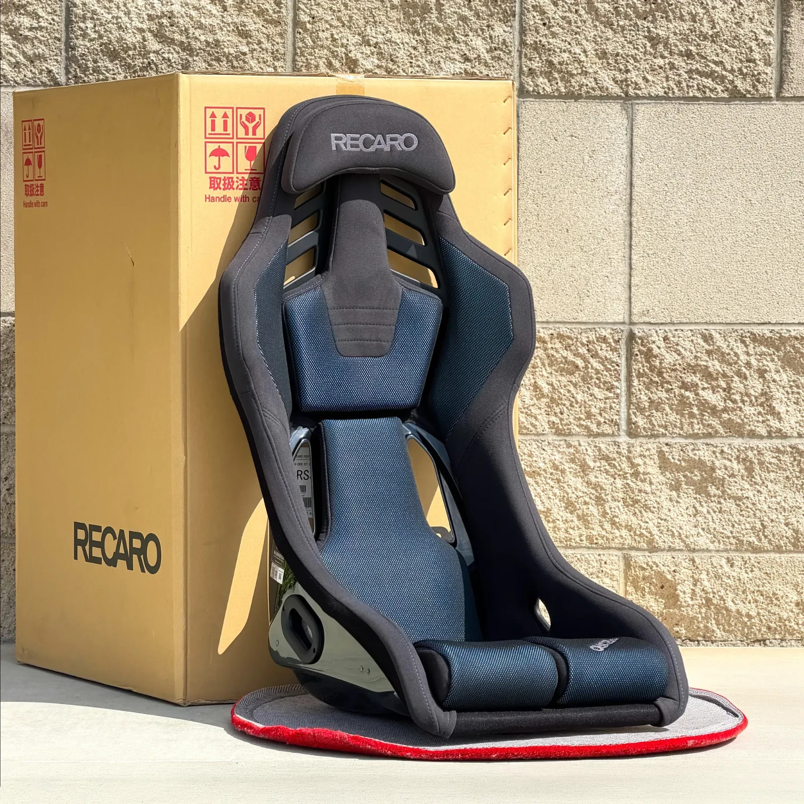 Recaro RSS BK Seat (Large / FRP) - Kamui Black / Mesh Blue / 81-089.67.643-0