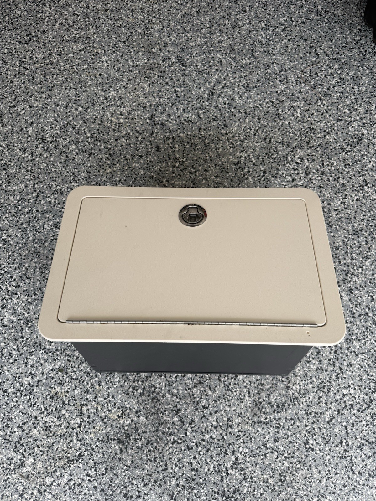 GRADY WHITE *NEW OEM* STORAGE COMPARTMENT BOX *REJECTED* *READ* GRADY WHITE *NEW OEM* STORAGE COMPARTMENT BOX *REJECTED* *READ*