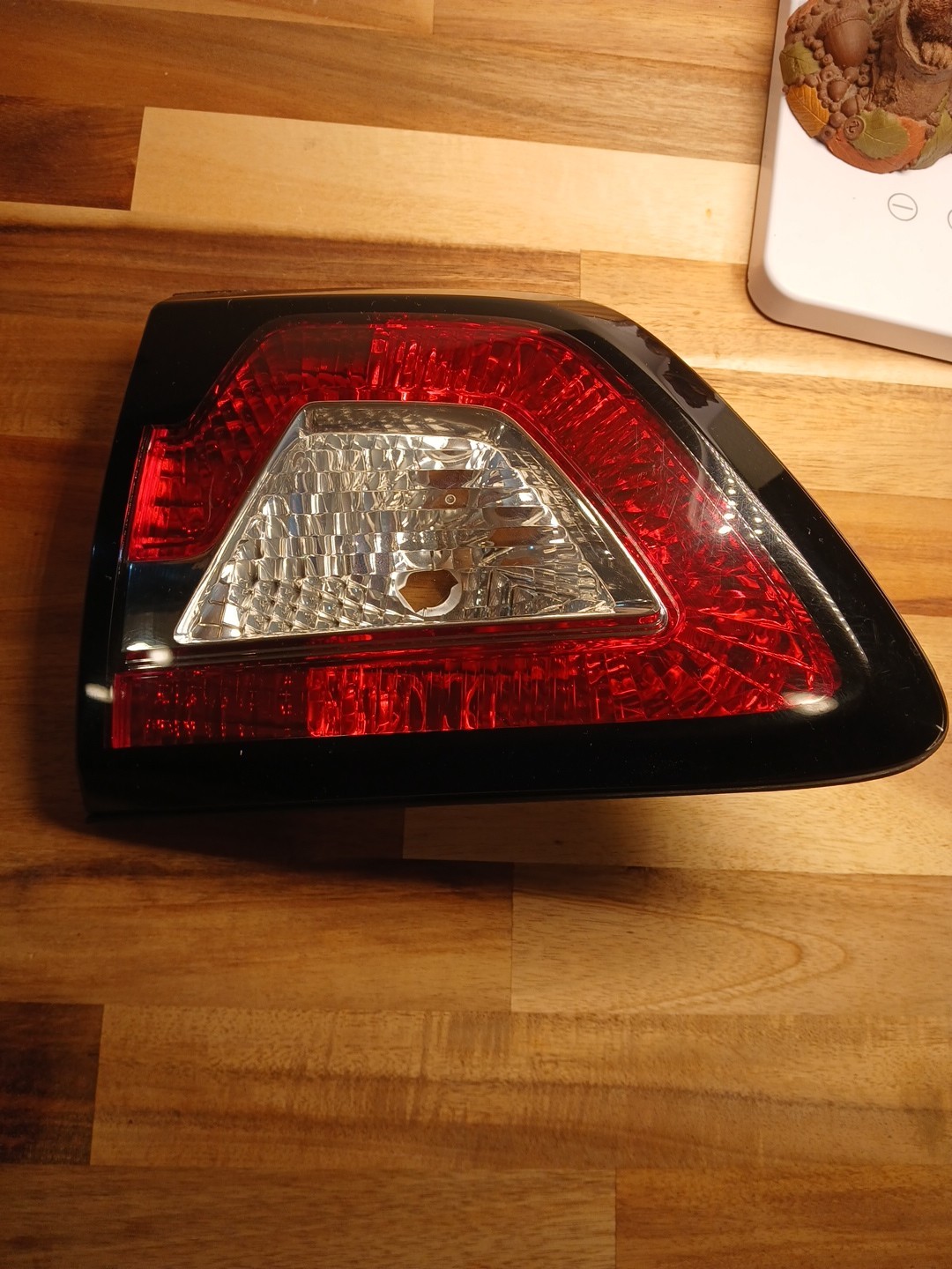 13 - 17 Chevrolet Traverse Inner Passenger Right Gate Taillight 20956906 Oem. 13 - 17 Chevrolet Traverse Inner Passenger Right Gate Taillight 20956906 Oem.