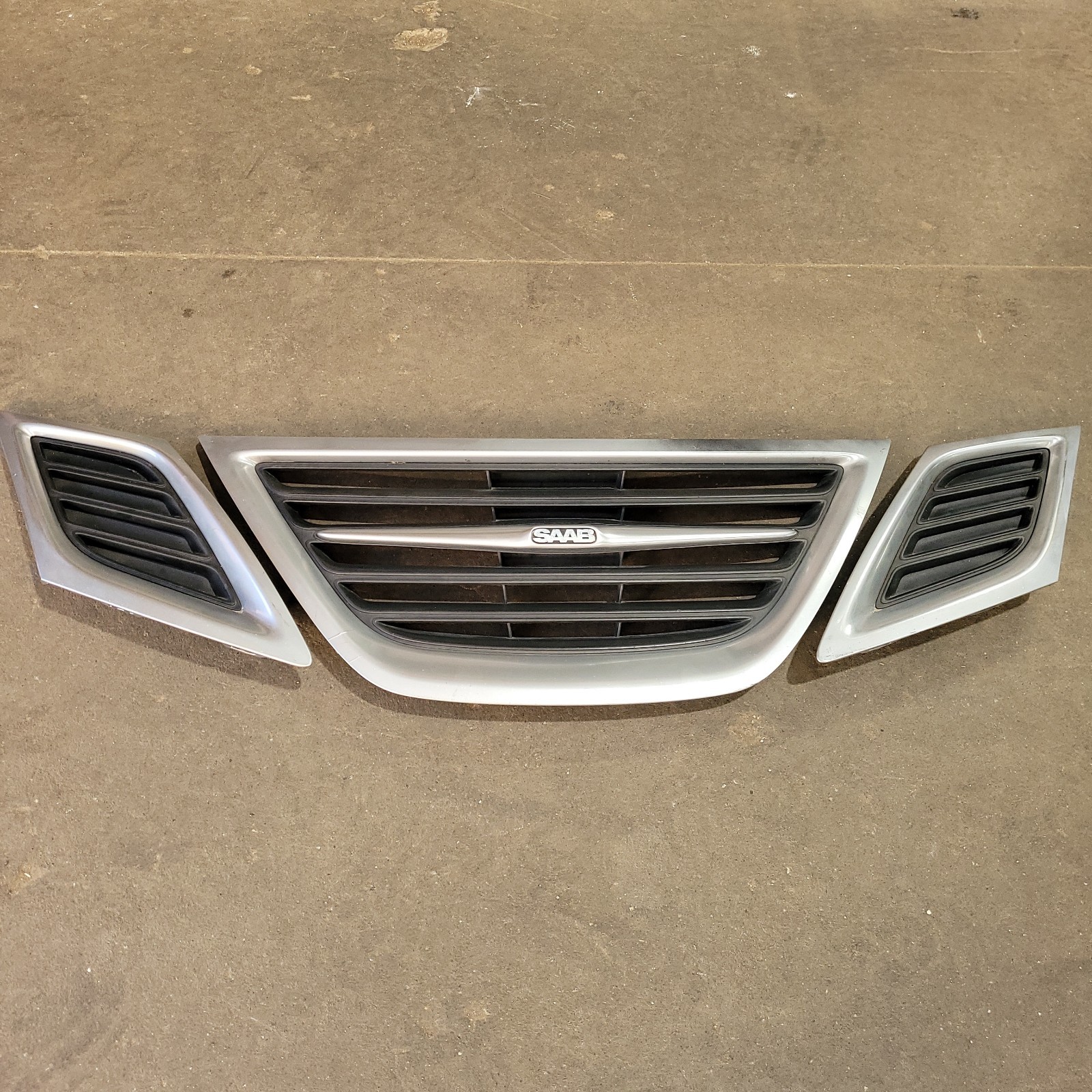 2008-11 SAAB 9-3 Grille Set 12824618 12769758 12829570 12829567 12769755 2008-11 SAAB 9-3 Grille Set 12824618 12769758 12829570 12829567 12769755
