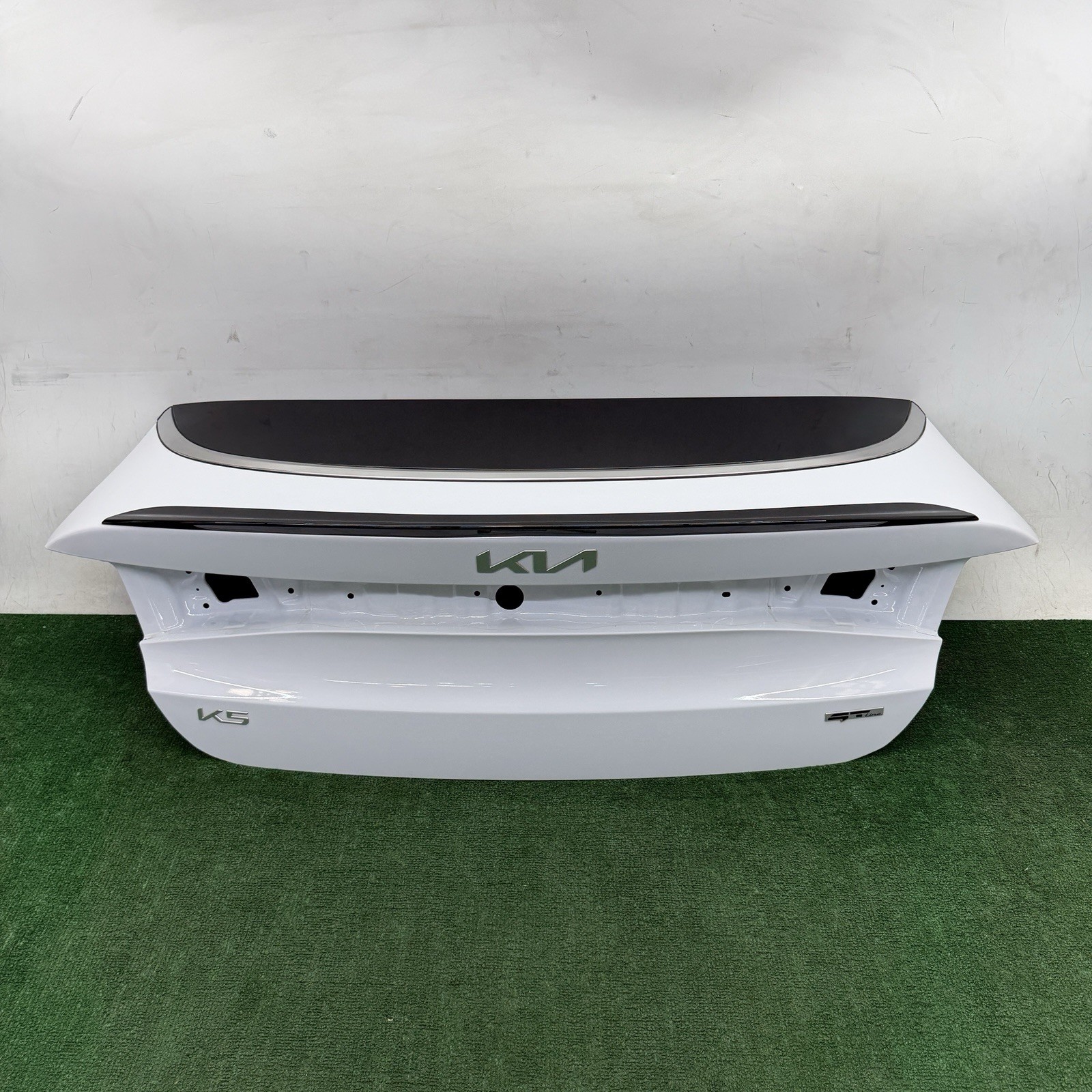 2021-2024 KIA K5 GT-line DECK TRUNK LID TAILGATE SHELL PANEL OEM WHITE_GWP 2021-2024 KIA K5 GT-line DECK TRUNK LID TAILGATE SHELL PANEL OEM WHITE_GWP