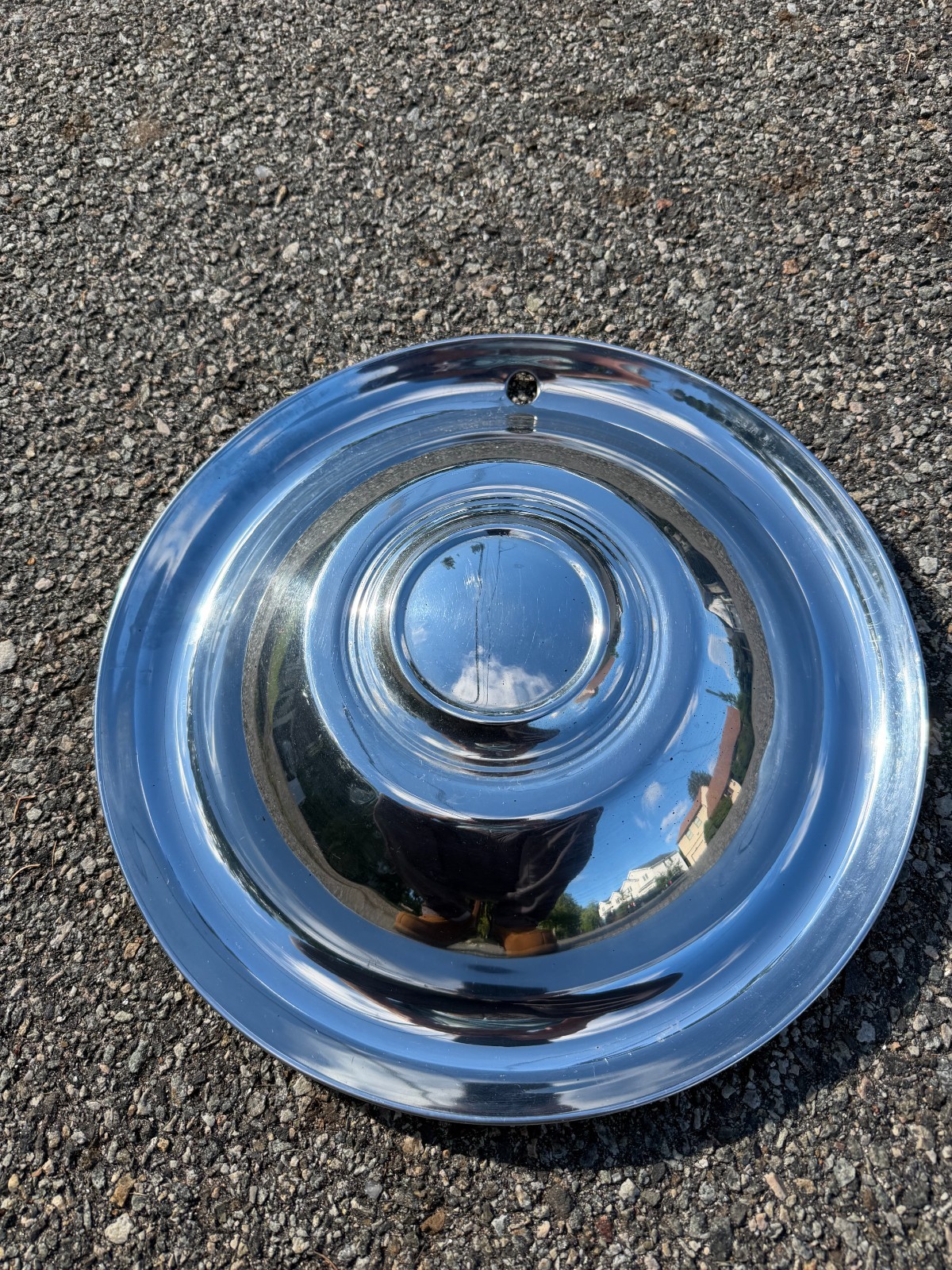 One genuine 1950s 1960s Lyon 16 inch hubcap NICE One genuine 1950s 1960s Lyon 16 inch hubcap NICE
