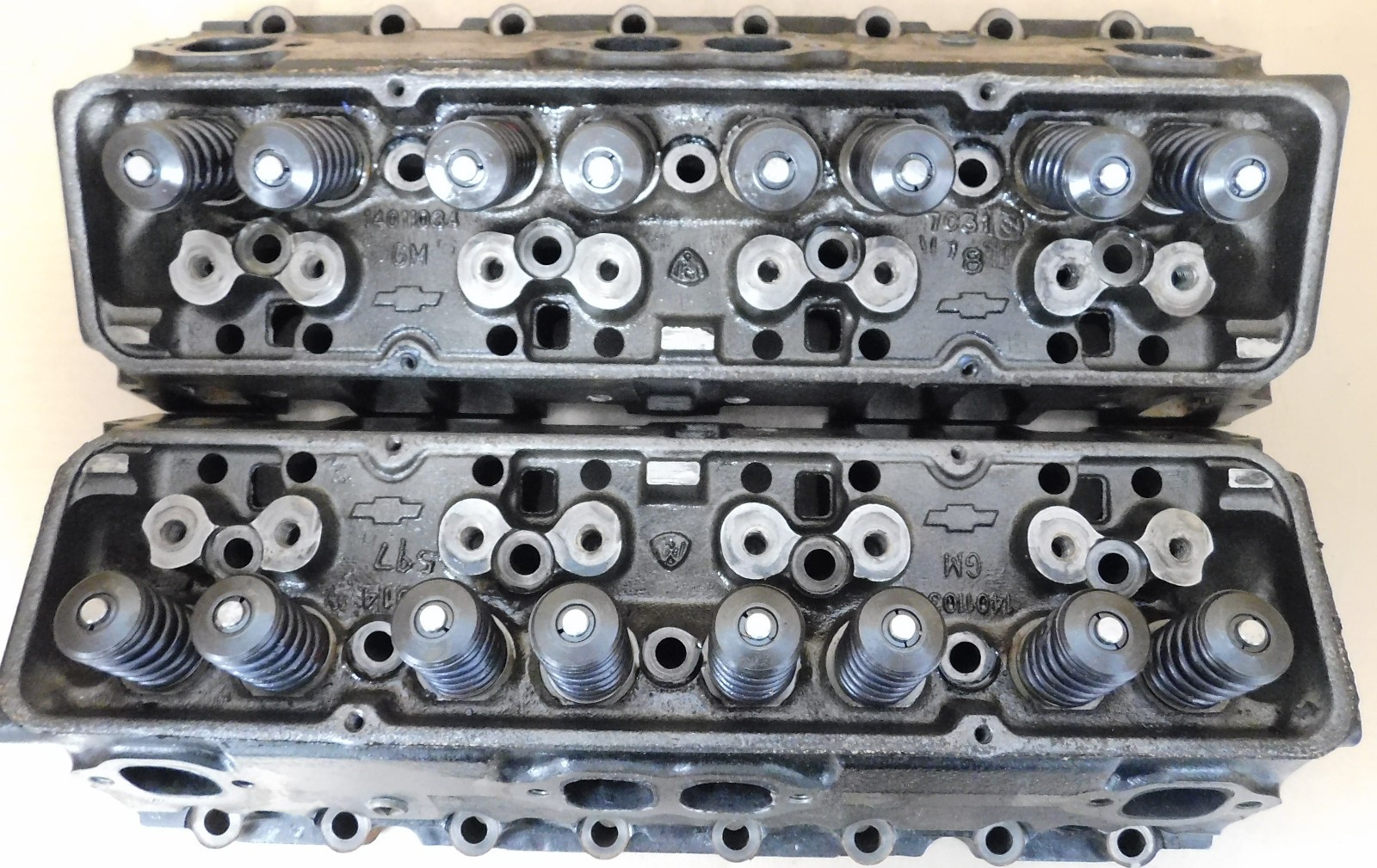 GM 14011034 SB Chevy Bowtie Cast Iron Heads, 2.02/1.60, 184CC Int, 64CC Chamber