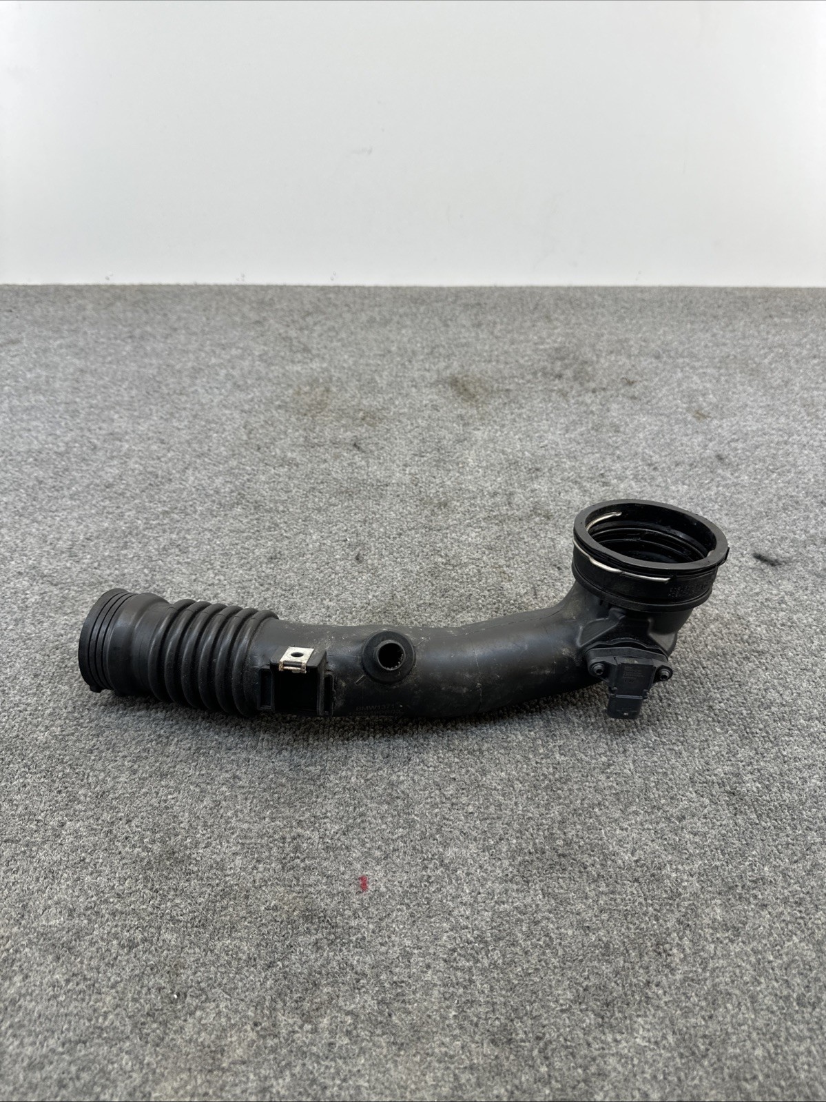11-14 BMW 740i CHARGE AIR INDUCTION INTERCOOLER PIPE HOSE 11-14 BMW 740i CHARGE AIR INDUCTION INTERCOOLER PIPE HOSE