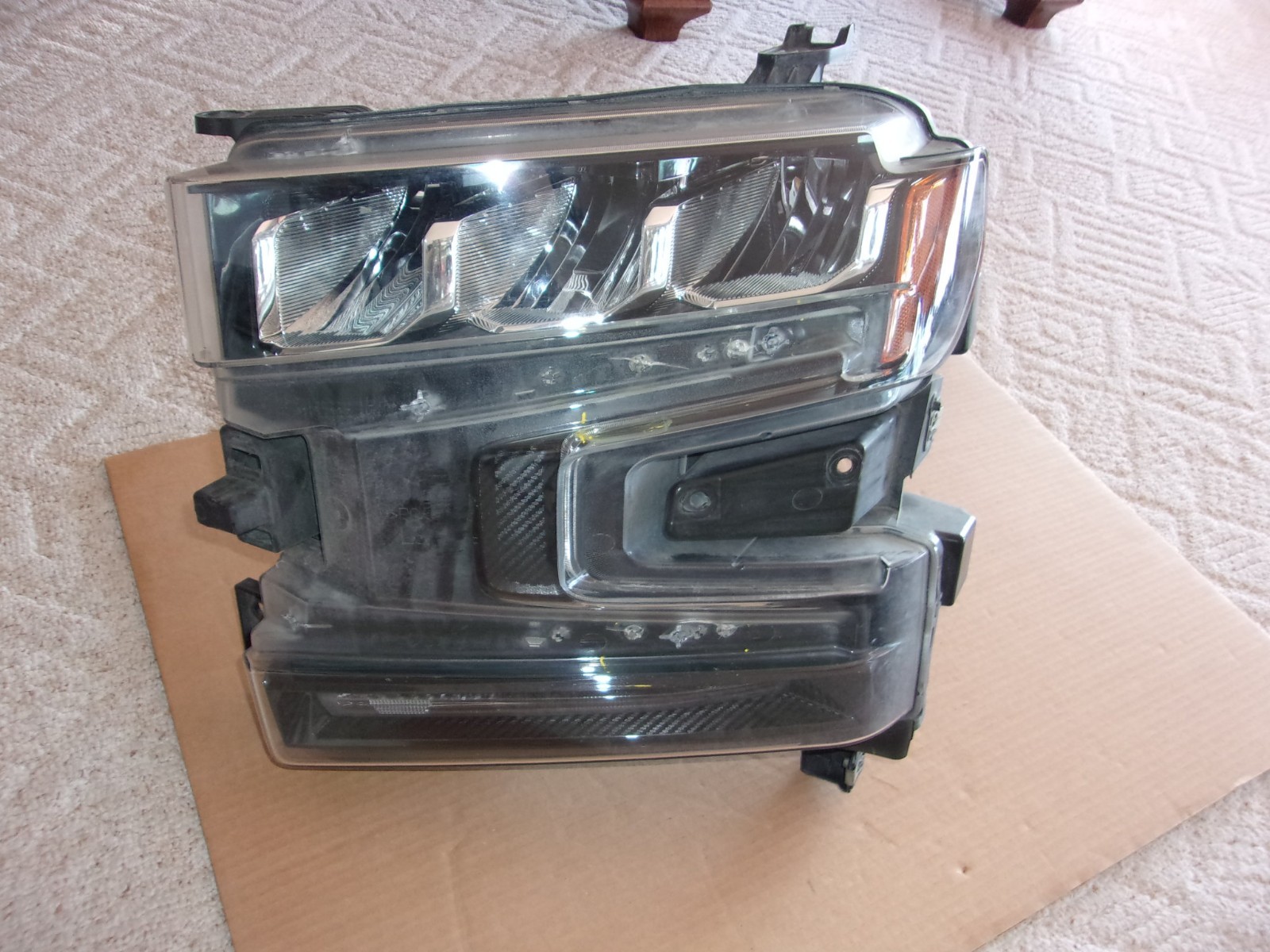 2019 2020 2022 CHEVROLET SILVERADO 1500 LEFT HEADLIGHT LED OEM 2019 2020 2022 CHEVROLET SILVERADO 1500 LEFT HEADLIGHT LED OEM
