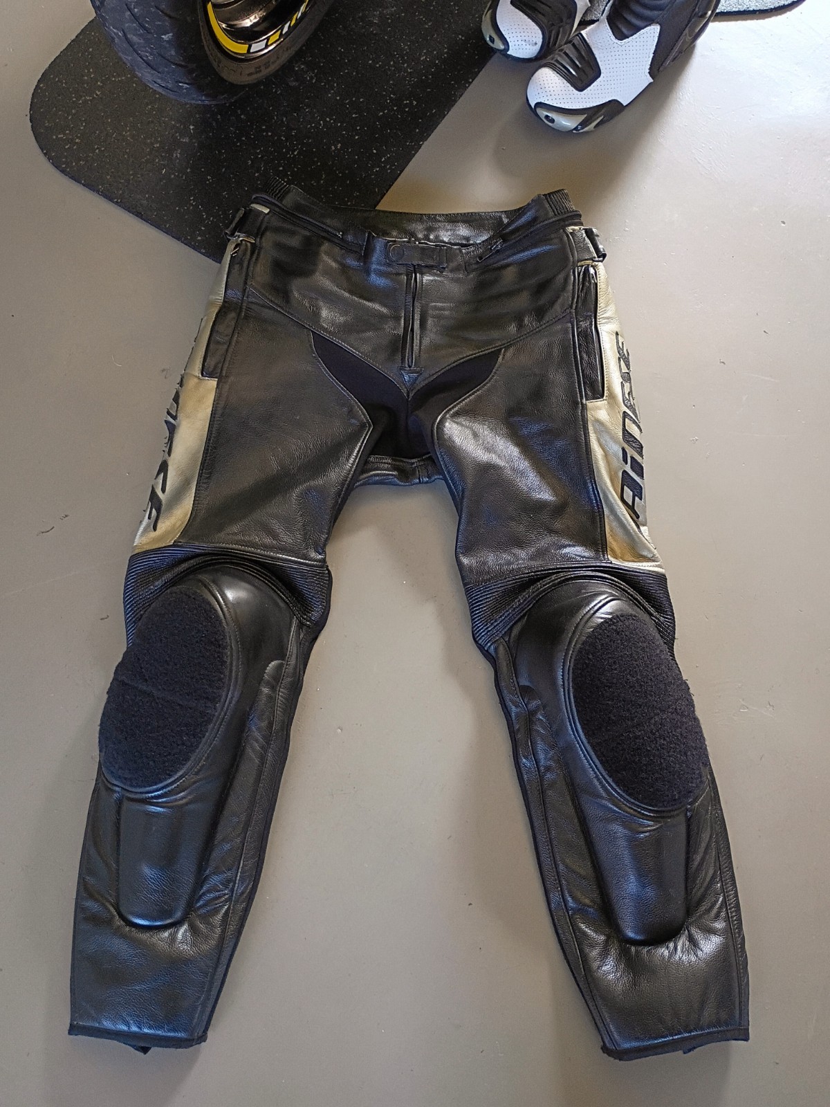 Dainese Leather Motorcycle Race Pants Heavily Used EU48 Dainese Leather Motorcycle Race Pants Heavily Used EU48