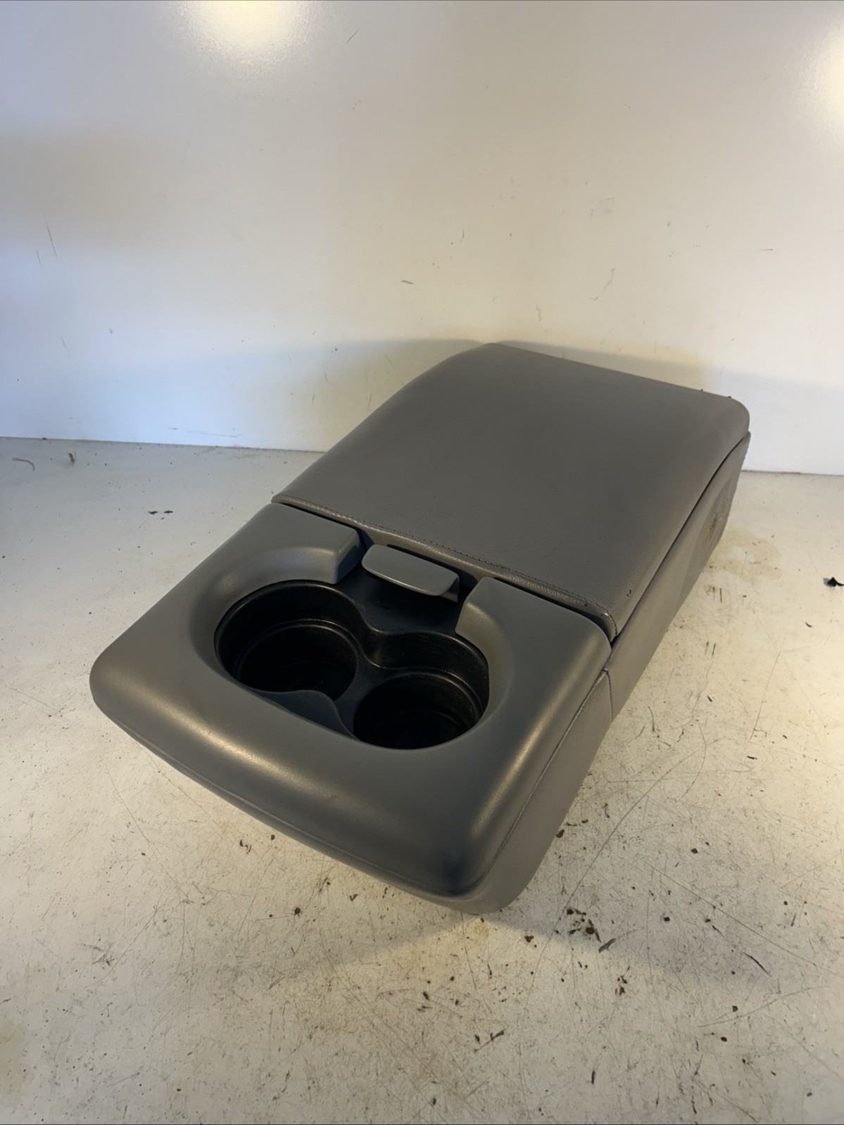 GRAY 04-08 Ford F-150 Jump Seat Center Console Armrest w/ 2 Cup Holder Leather GRAY 04-08 Ford F-150 Jump Seat Center Console Armrest w/ 2 Cup Holder Leather