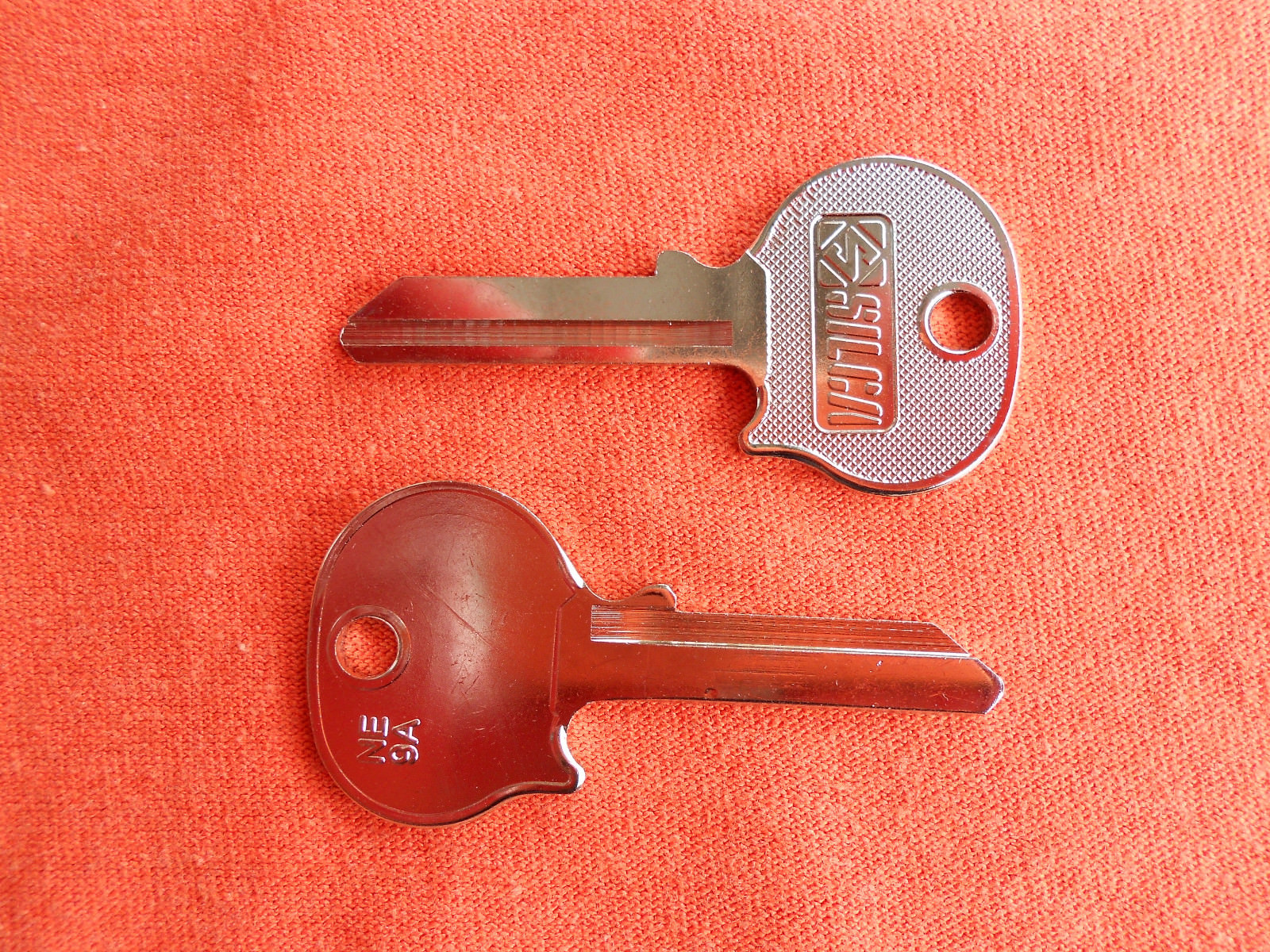 2 FERRARI IGNITION KEY BLANKS 308 328 275 330 365 DINO BB 246 208 GTS GTB GT4