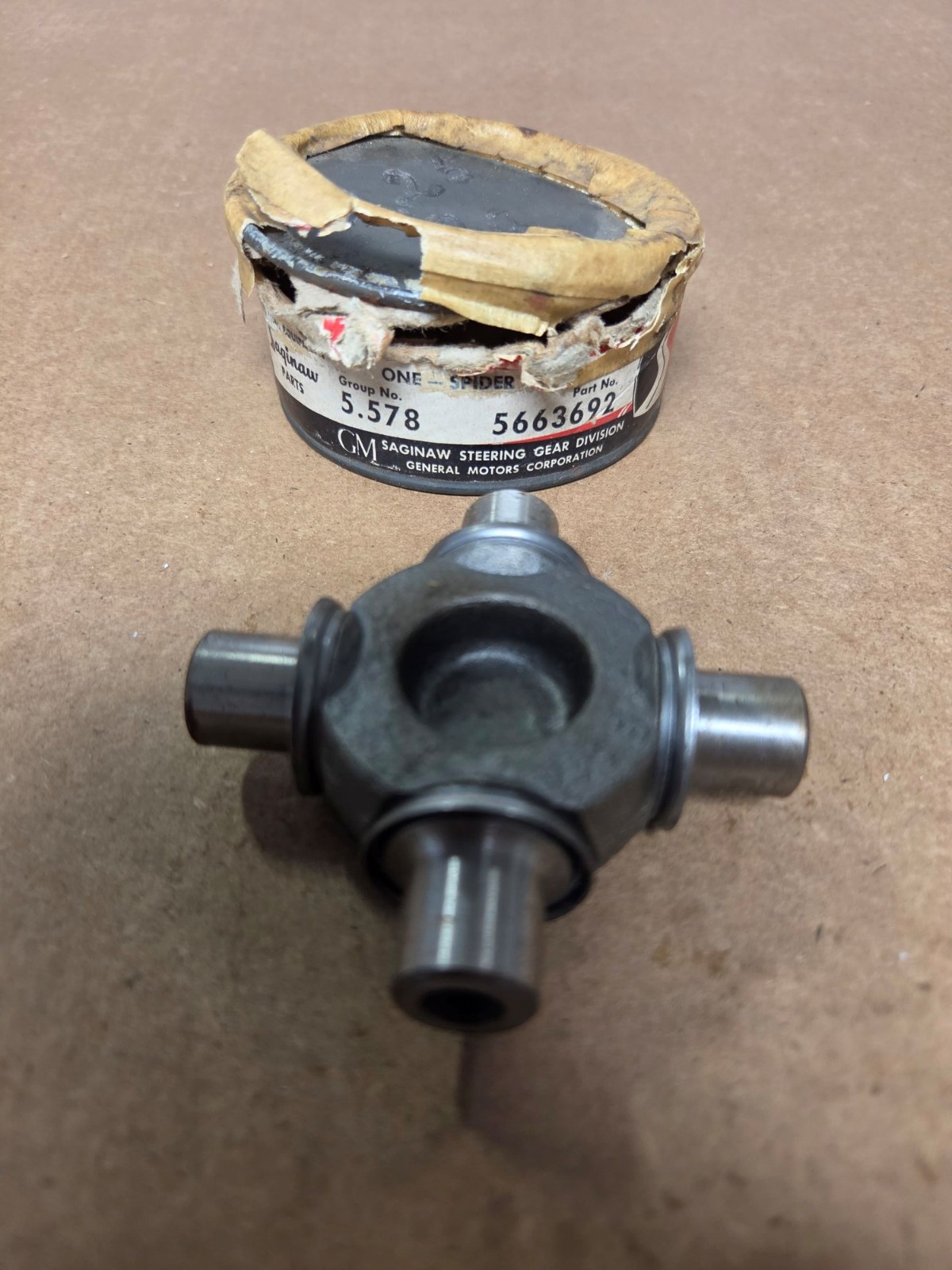 NOS OEM 1952-55 Oldsmobile Pontiac Universal Joint Spider GM Saginaw 5663692 NOS OEM 1952-55 Oldsmobile Pontiac Universal Joint Spider GM Saginaw 5663692