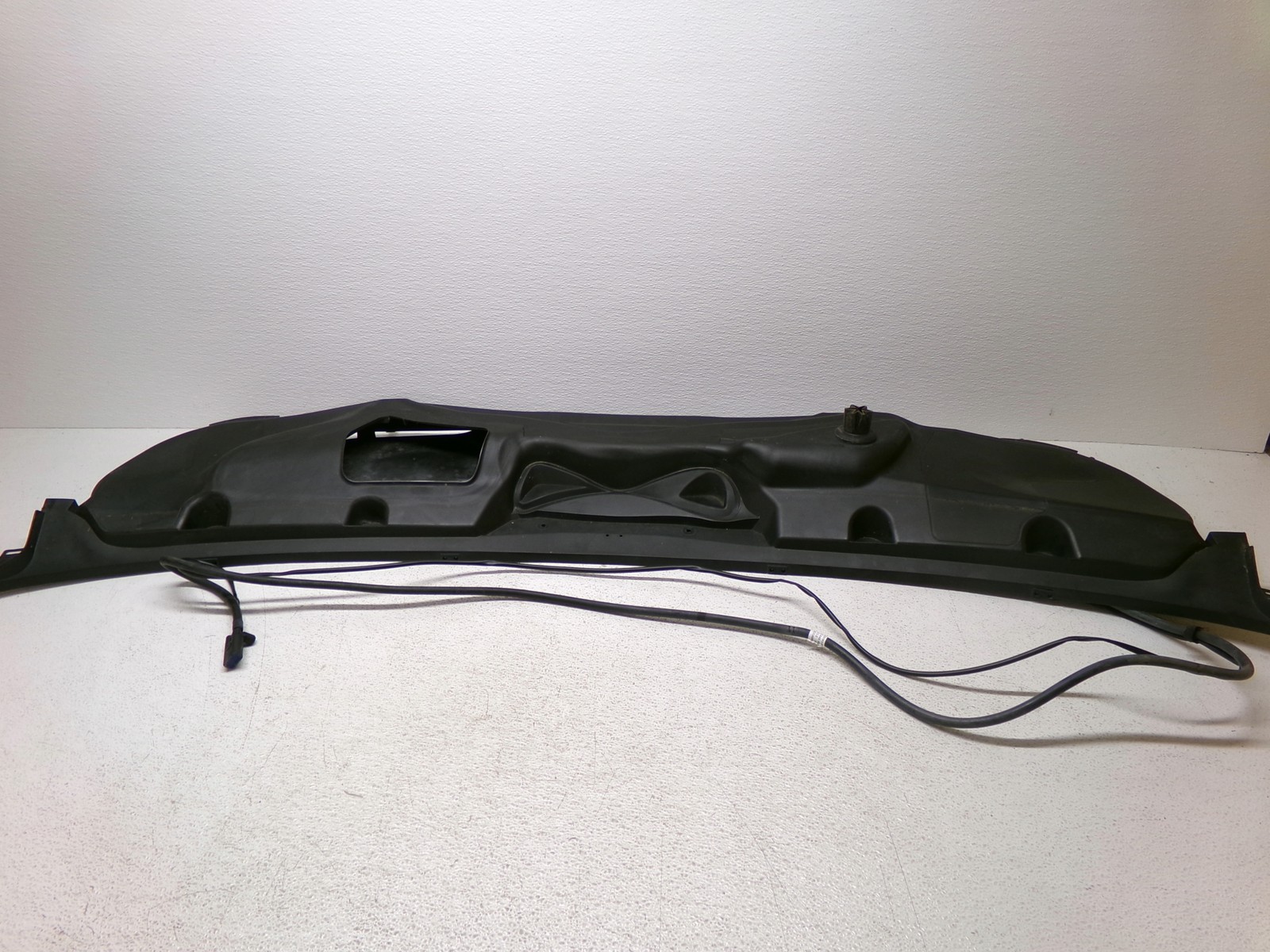 07-13 Mercedes S350 S400 S550 S600 Front Under Hood Cowl Grille Panel Trim OEM