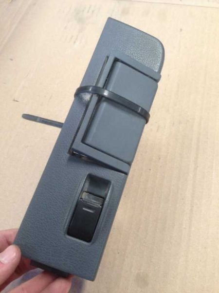 1992 LAND CRUISE FJ80 LH REAR WINDOW SWITCH 16445