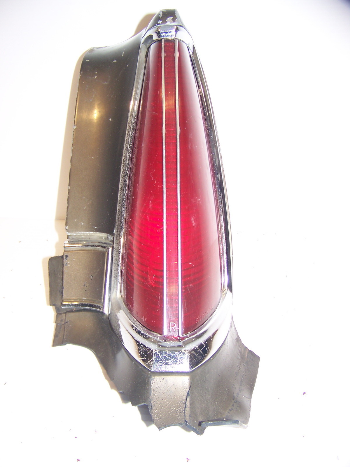 1973 OLDSMOBILE TORONADO TAILLIGHT, QUARTER EXTENSION, BUMPER FILLER OEM 5965518 1973 OLDSMOBILE TORONADO TAILLIGHT, QUARTER EXTENSION, BUMPER FILLER OEM 5965518