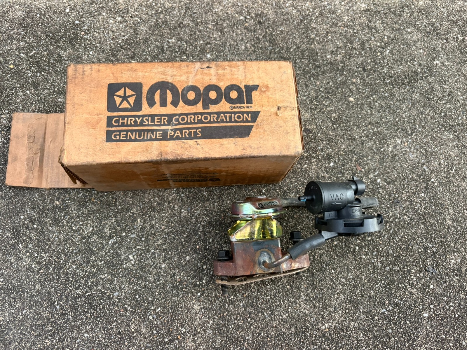 (1) NOS Mopar Exhaust Gas Recirculation Valve 1994-1995 Dodge Ram 1500 4287782