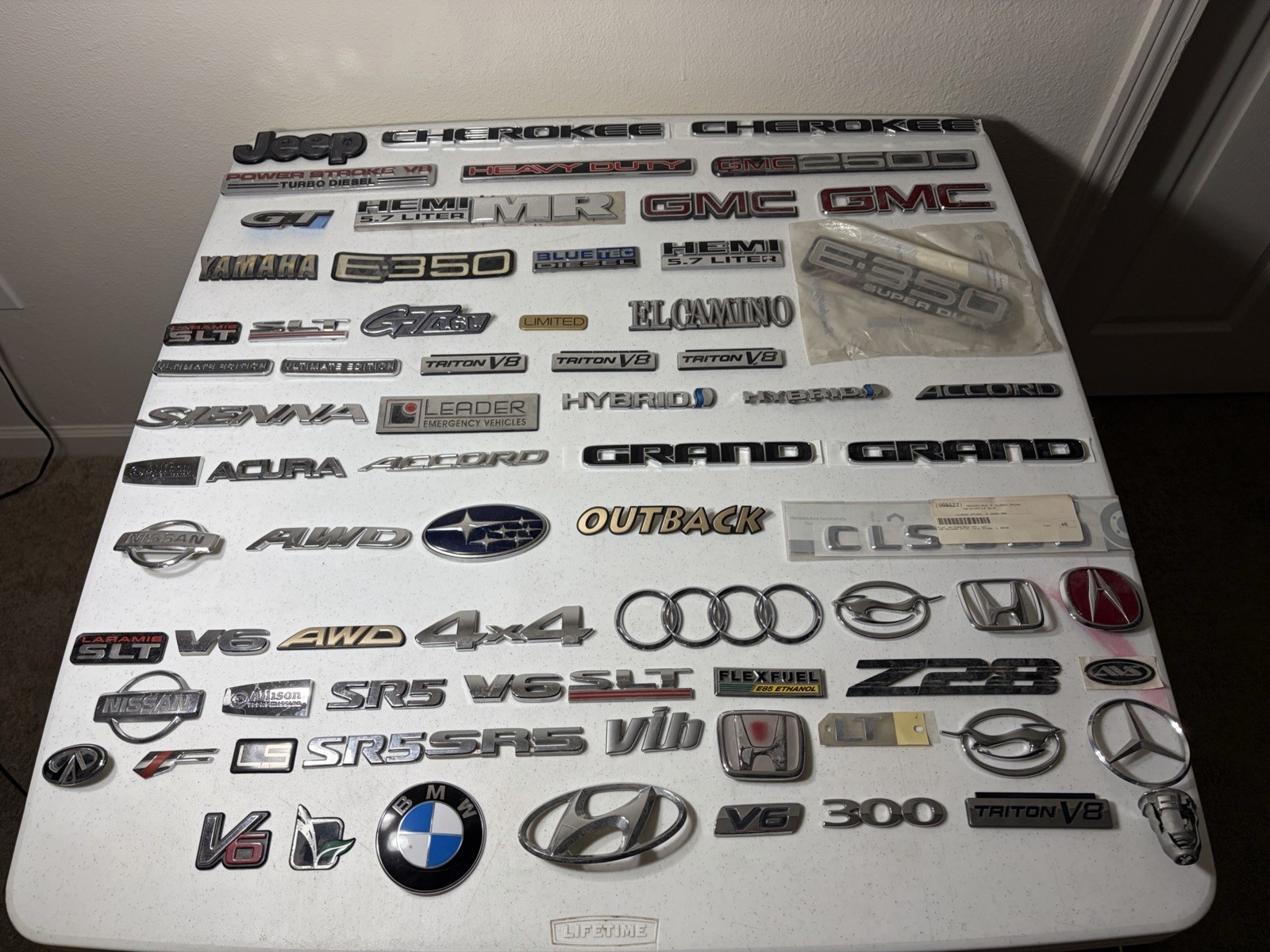 Huge Lot of Car Emblems Logo Badges BMW Mercedes Benz Audi Jeep Huge Lot of Car Emblems Logo Badges BMW Mercedes Benz Audi Jeep