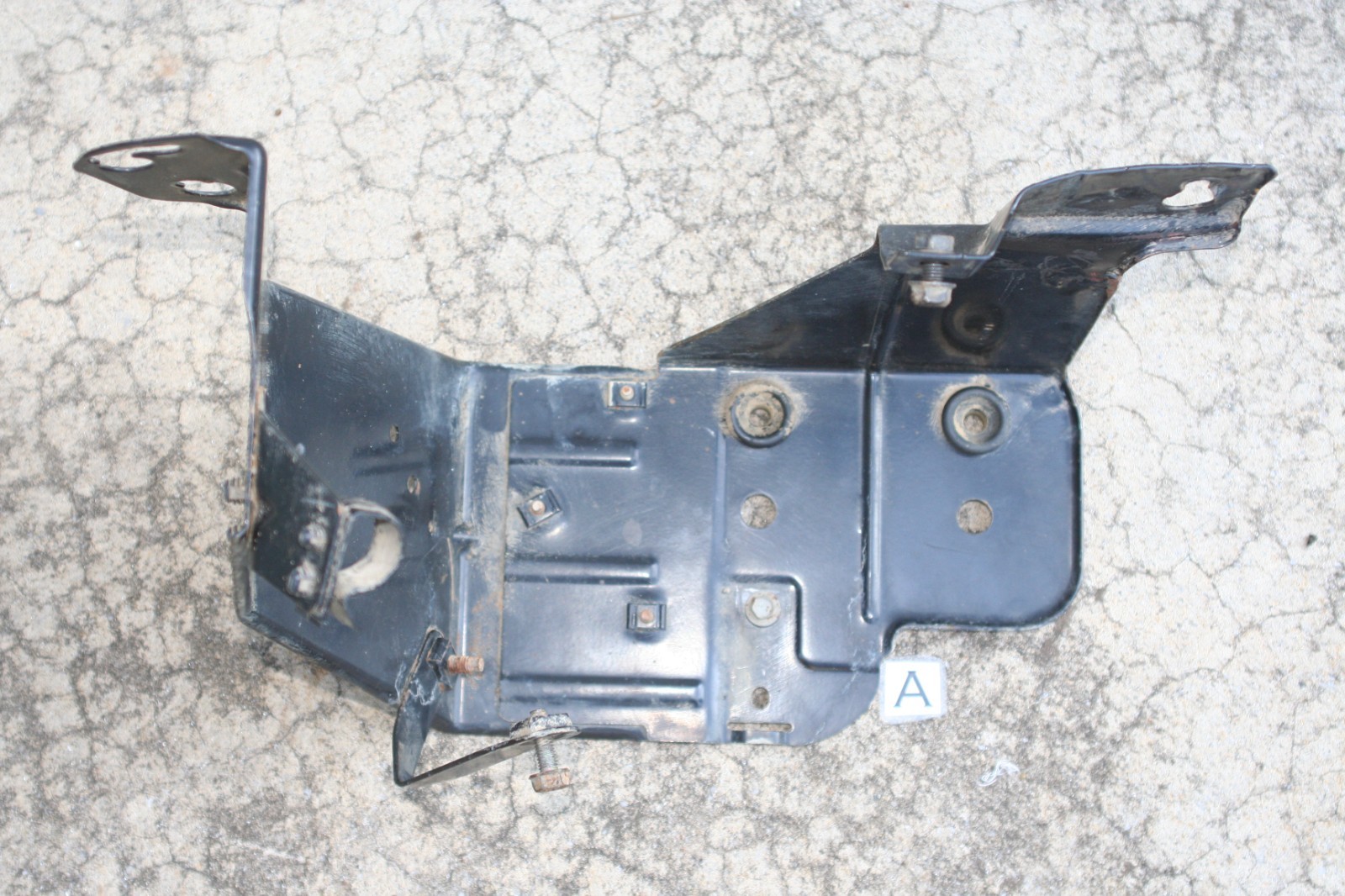 02 03 04 JEEP GRAND CHEROKEE WJ VAPOR / Evap CANISTER BRACKET 53013463AH OEM a 02 03 04 JEEP GRAND CHEROKEE WJ VAPOR / Evap CANISTER BRACKET 53013463AH OEM a