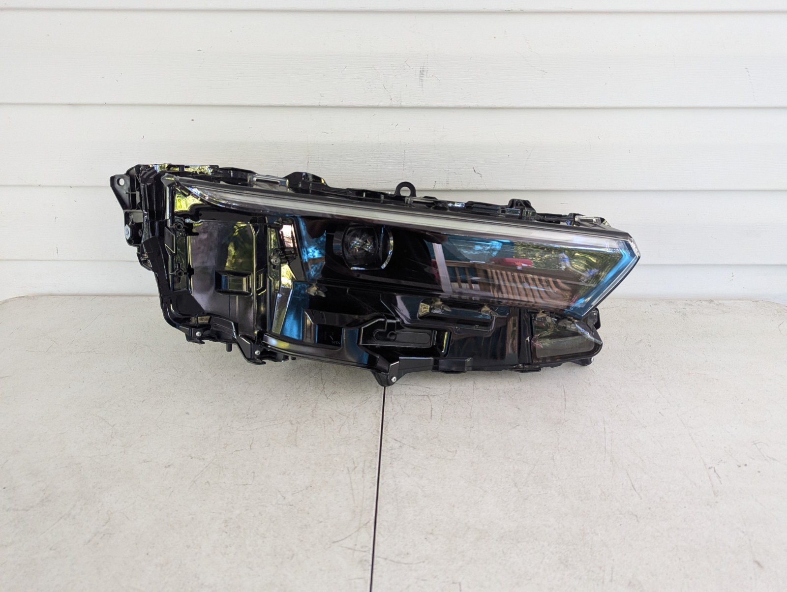 2023 2024 2025 2026 Toyota Crown Right Passenger Single Projector LED Headlight 2023 2024 2025 2026 Toyota Crown Right Passenger Single Projector LED Headlight