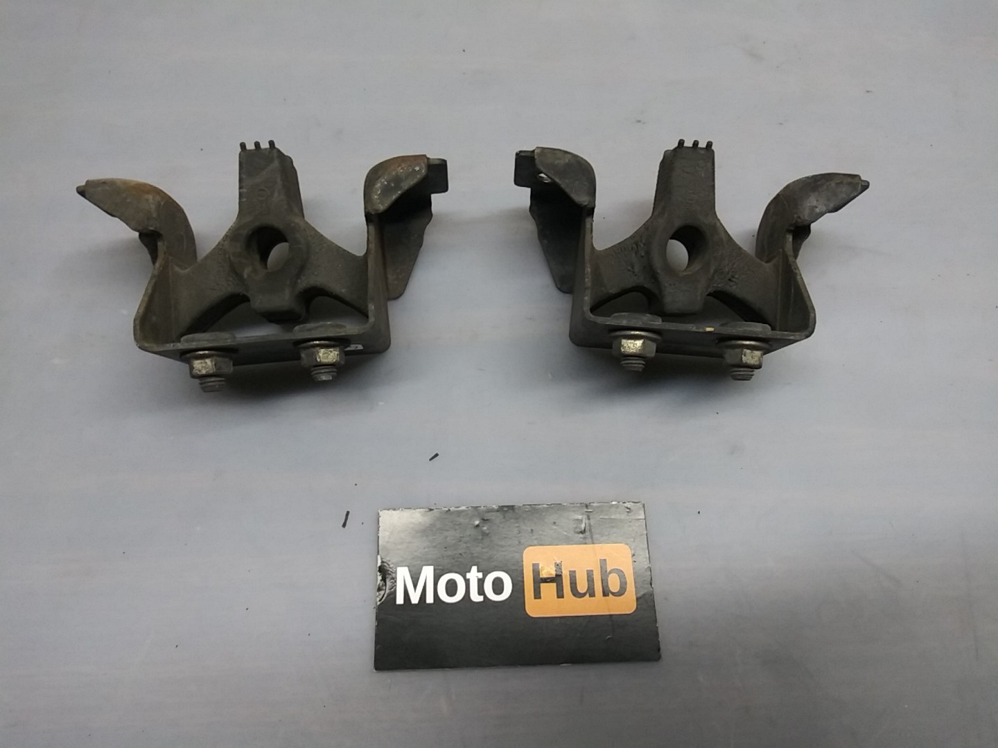 09-21 NISSAN GT-R R35 GTR OEM EXHAUST HANGER RUBBER BRACKET MOUNT SET PAIR