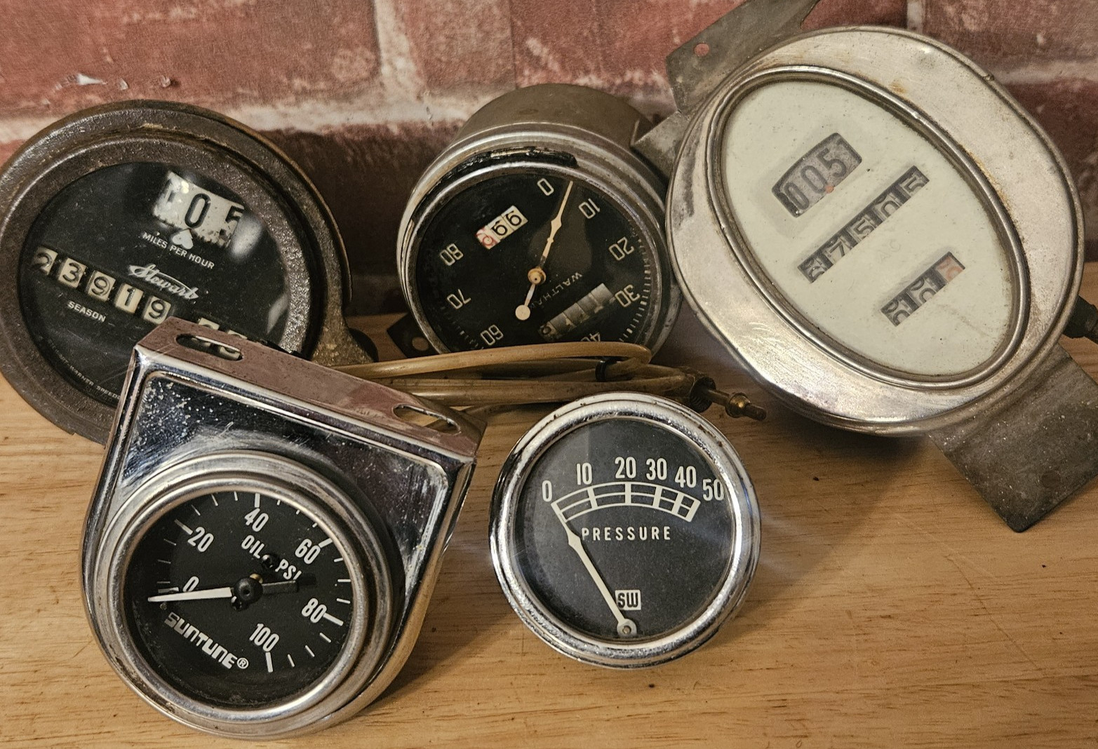 VINTAGE SPEEDOMETER GUAGE LOT STEWART WARNER, WALTHAM & MORE VINTAGE SPEEDOMETER GUAGE LOT STEWART WARNER, WALTHAM & MORE