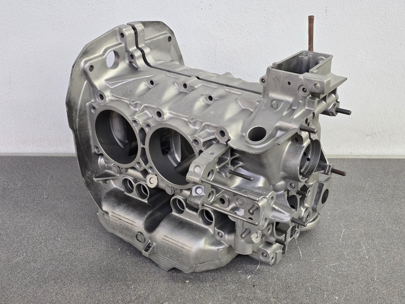 VERY NICE USED ORIGINAL GENUINE PORSCHE 914 1.7 ENGINE BLOCK CASE W0121814 1971