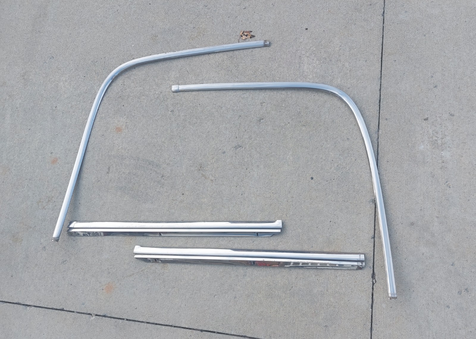 1968 1970 1971 1972 Oldsmobile Cutlass 442 Rear Window Trim Moldings 4 Pcs GM 1968 1970 1971 1972 Oldsmobile Cutlass 442 Rear Window Trim Moldings 4 Pcs GM