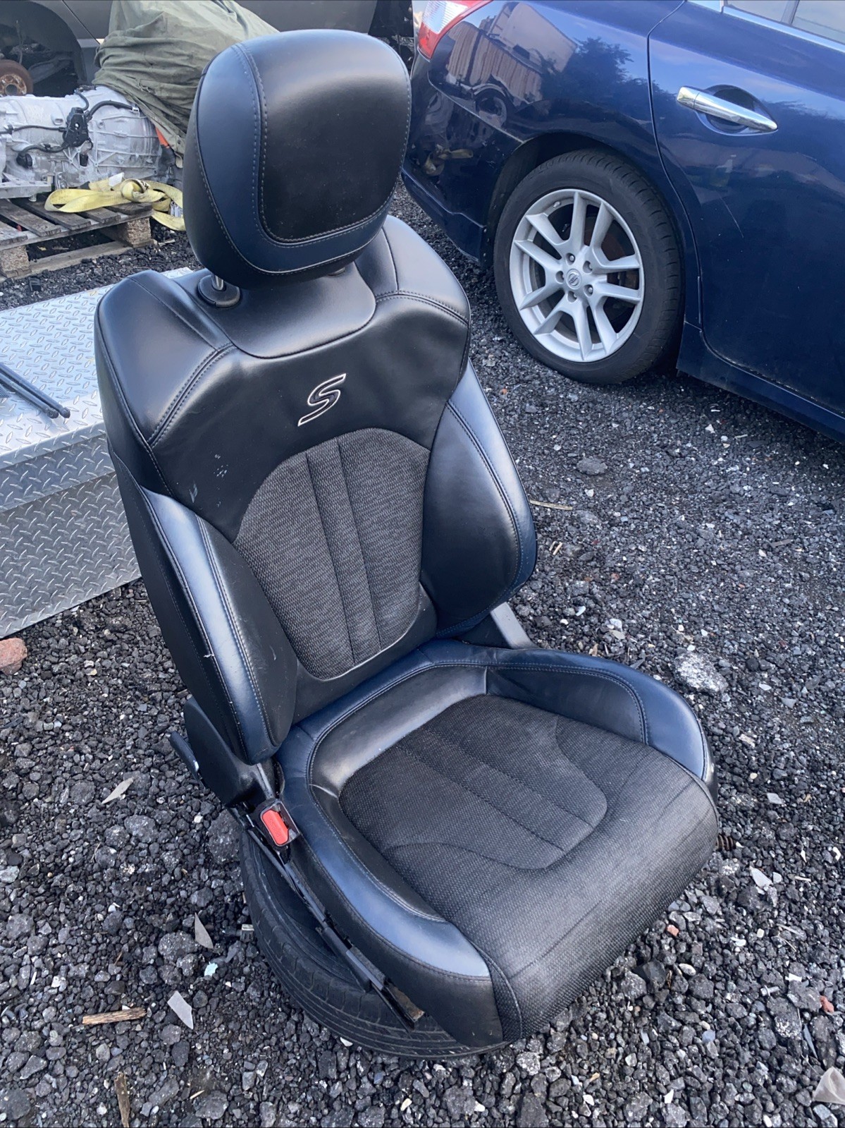 2015 2016 2017 Chrysler 200 Front Driver Seat Full Black & Blue Leather OEM 2015 2016 2017 Chrysler 200 Front Driver Seat Full Black & Blue Leather OEM