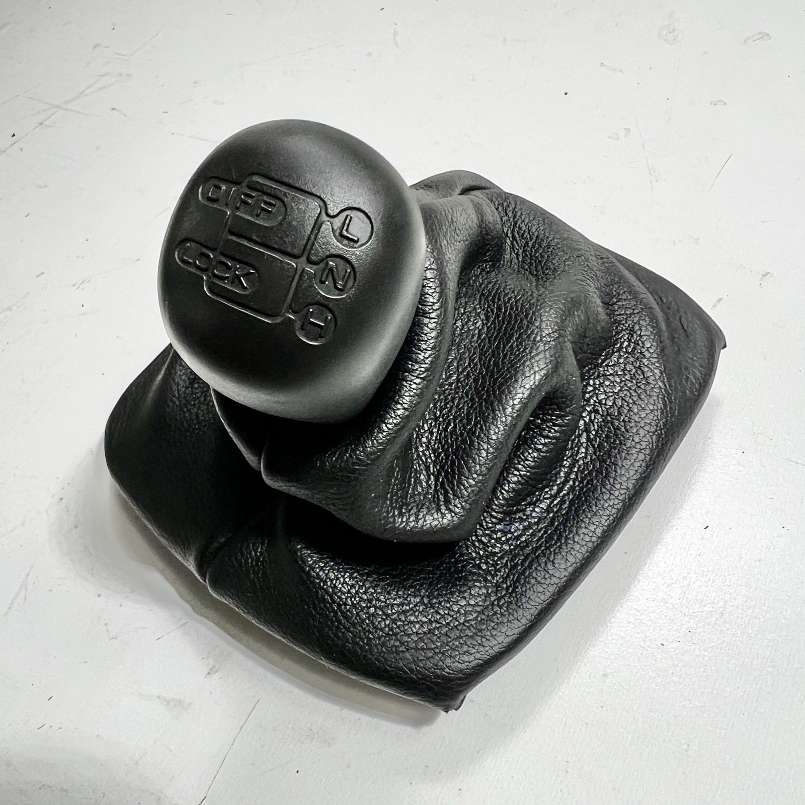1994-2004 Land Rover Discovery 1 & 2 Defender Transfer Case Gear Knob & Boot OEM 1994-2004 Land Rover Discovery 1 & 2 Defender Transfer Case Gear Knob & Boot OEM