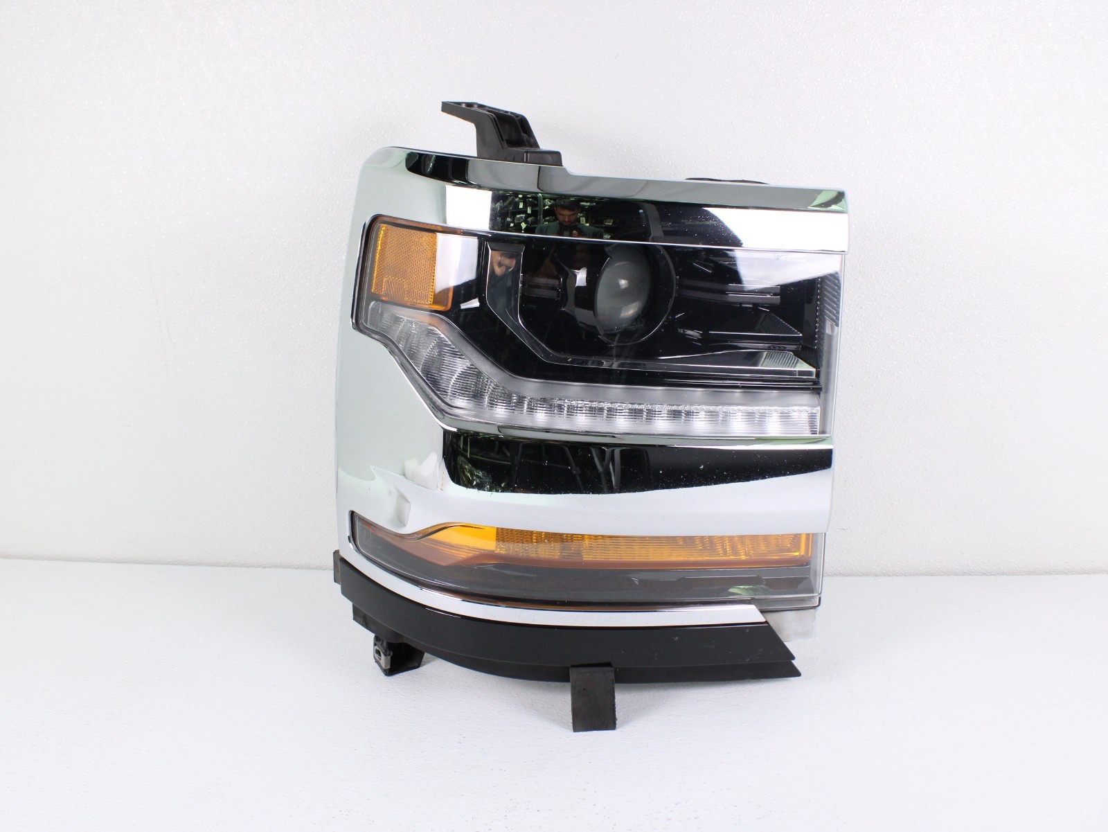 MINT 2016-2018 CHEVROLET SILVERADO 1500 RIGHT PASSENGER HID XENON HEADLIGHT OEM