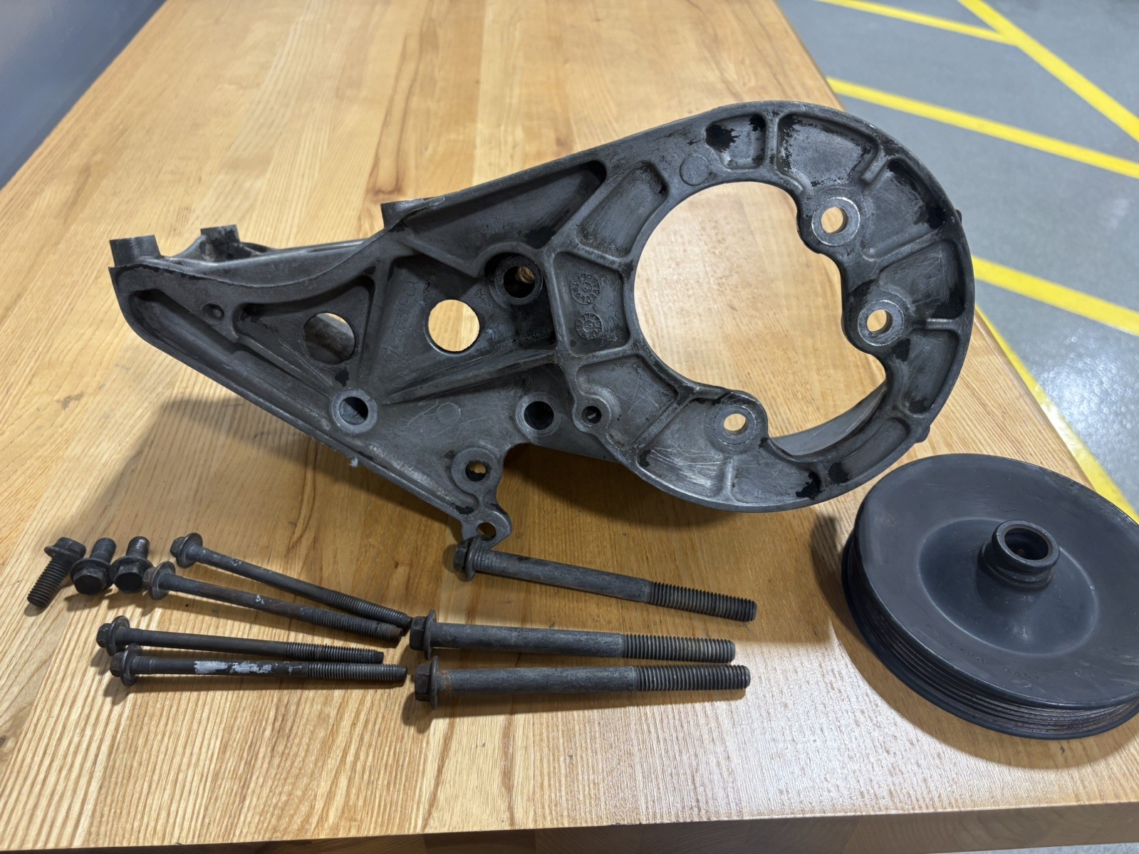 87-96 Ford 5.0 5.8 A/C Power Steering Pump Bracket F4UA-3C511-CA Mount SAGINAW