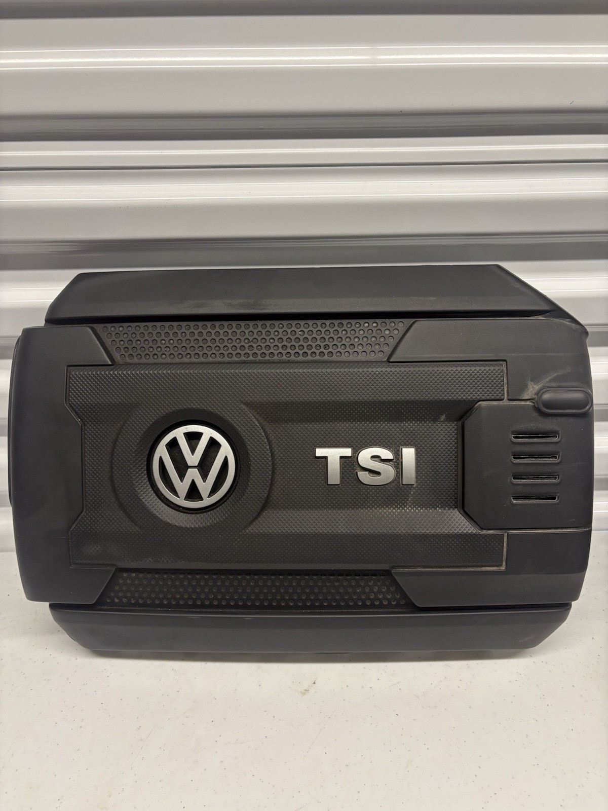2014 - 2018 VW VOLKSWAGEN JETTA 14-17 VW PASSAT 1.8L TSI UPPER ENGINE COVER OEM