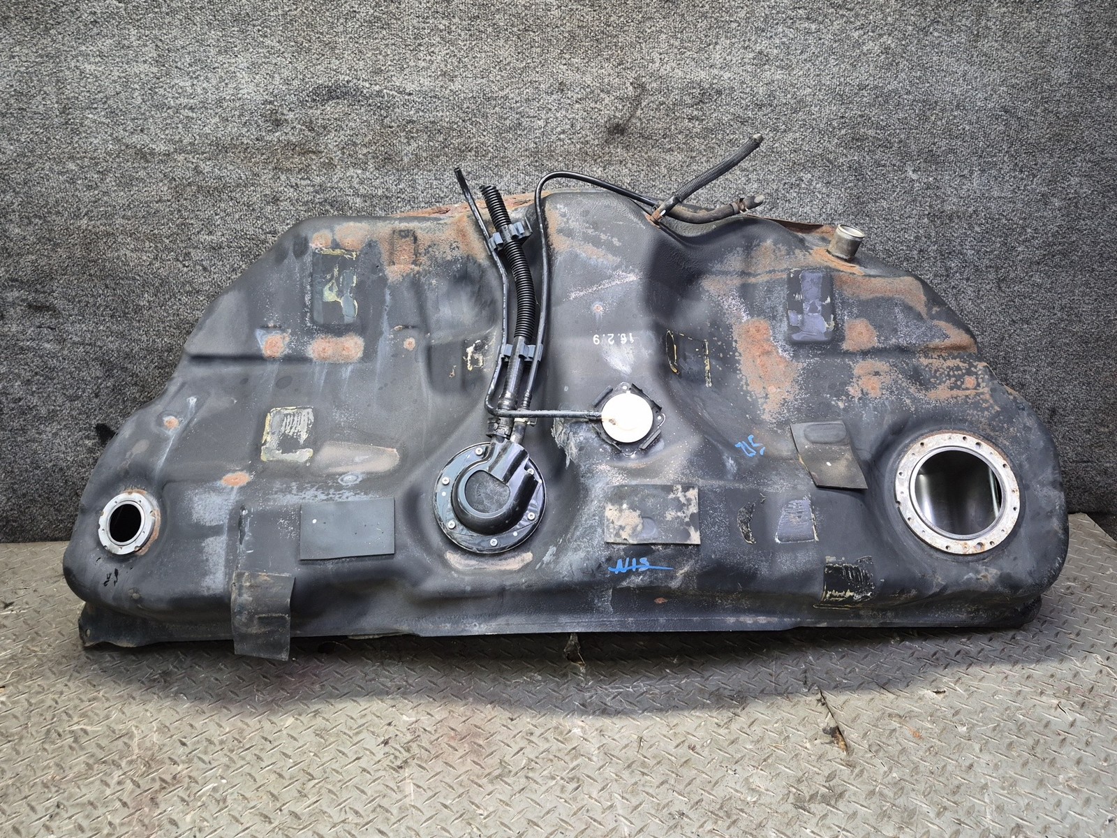 01-05 LEXUS JCE10L IS300 SEDAN FUEL TANK UNIT OEM