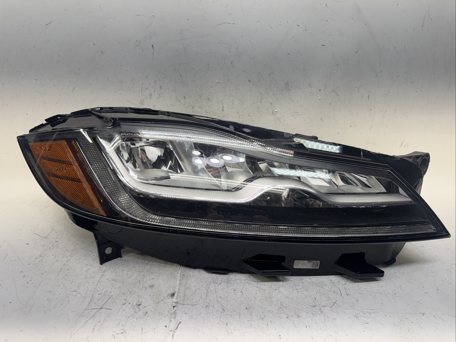 2016-2020 JAGUAR XF F-PACE PASSENGER RIGHT LED HEADLIGHT OEM RH 2016-2020 JAGUAR XF F-PACE PASSENGER RIGHT LED HEADLIGHT OEM RH