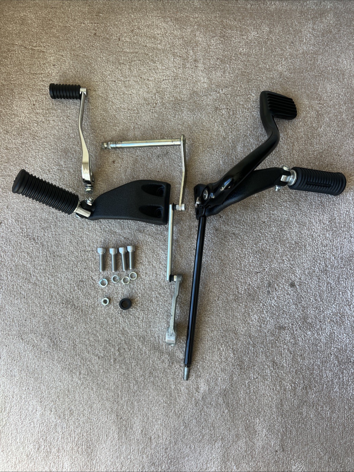 2006-2017 HARLEY DYNA OEM GLOSS BLACK/WRINKLE BLACK MID CONTROLS W/MNTG HARDWARE 2006-2017 HARLEY DYNA OEM GLOSS BLACK/WRINKLE BLACK MID CONTROLS W/MNTG HARDWARE